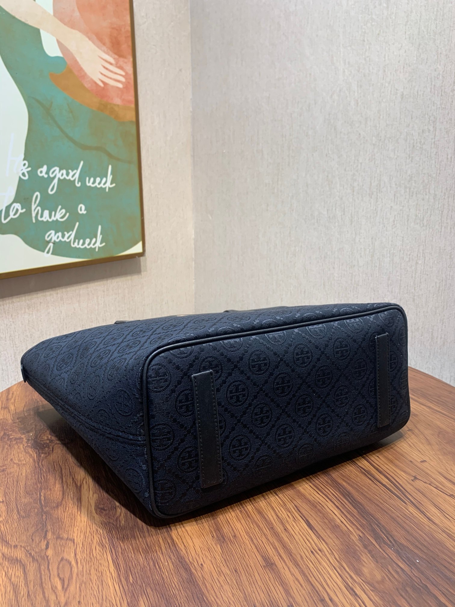 Tory Burch 编号1913（大号） TORY BURCH老花购物袋Monogram 图案
