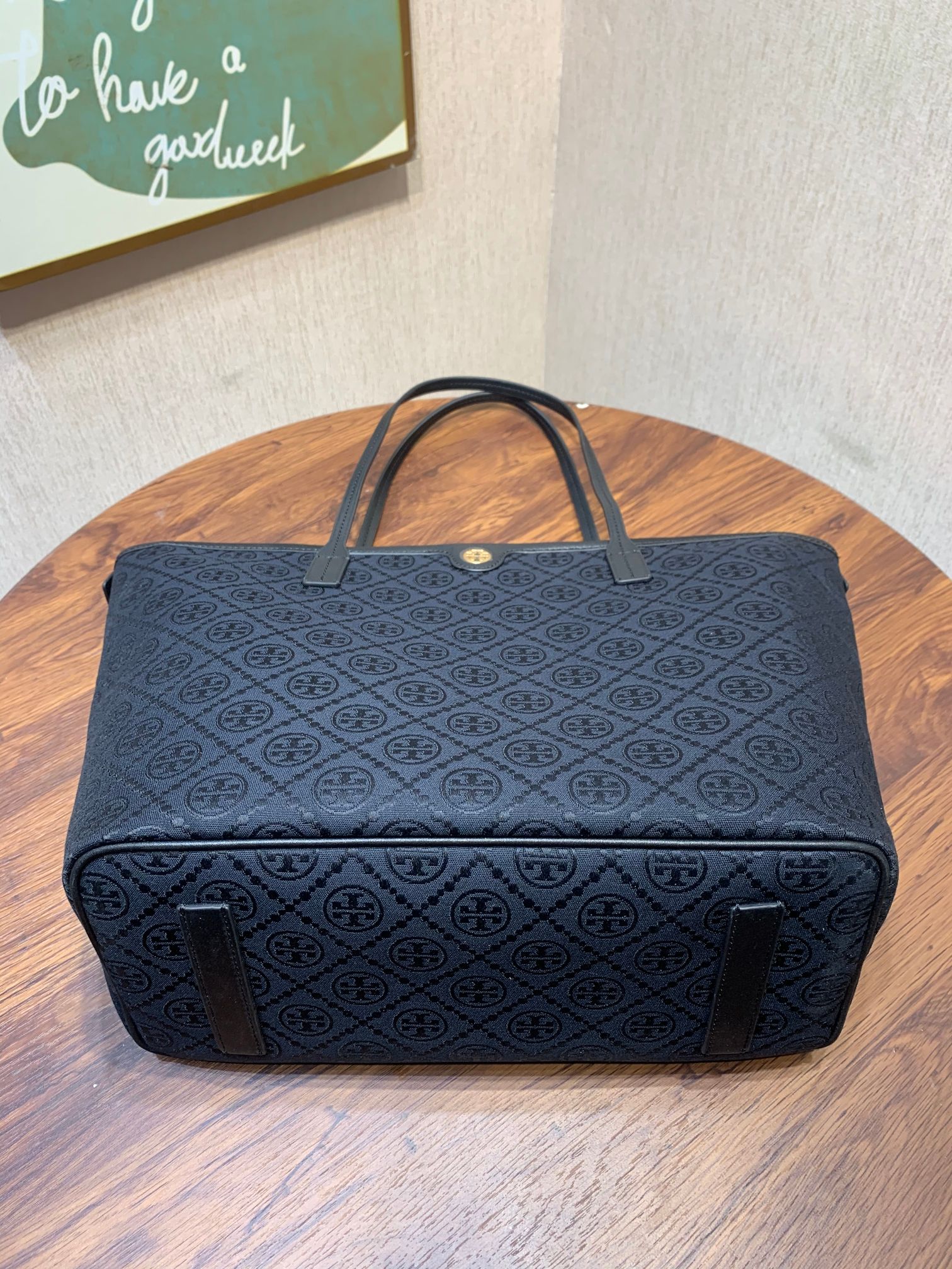 Tory Burch 编号1913（大号） TORY BURCH老花购物袋Monogram 图案