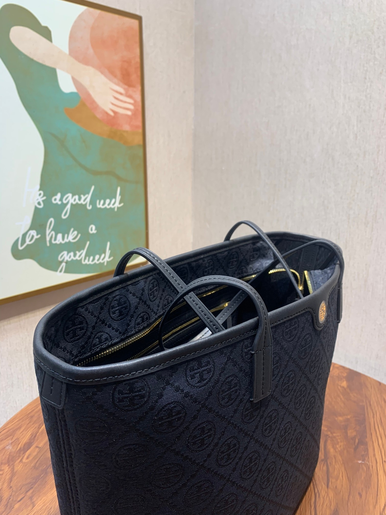Tory Burch 编号1913（大号） TORY BURCH老花购物袋Monogram 图案