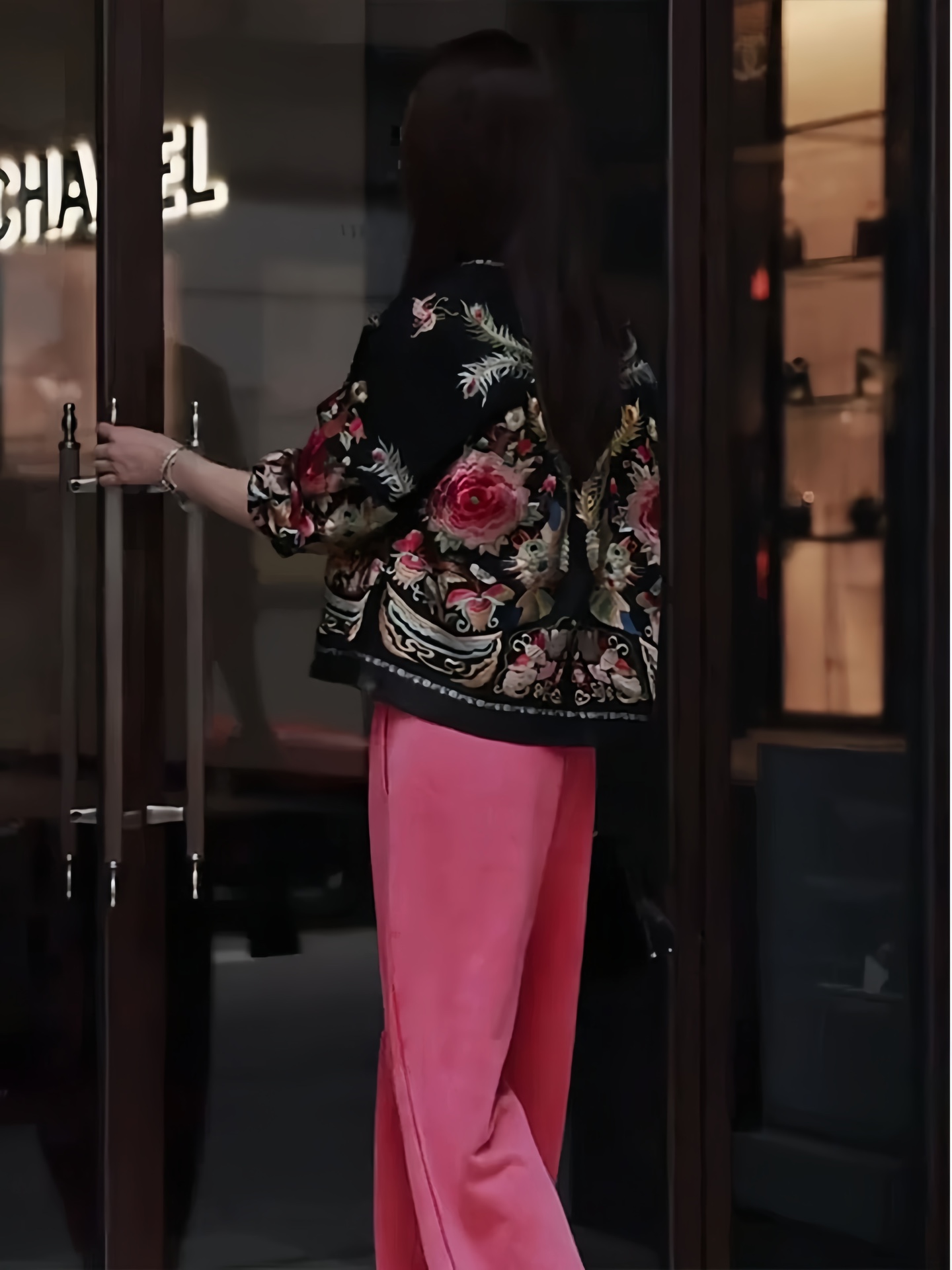 High-End Women’s Clothes with Invincible DG-Blow Push and Heavy Embroidery - 图片 6