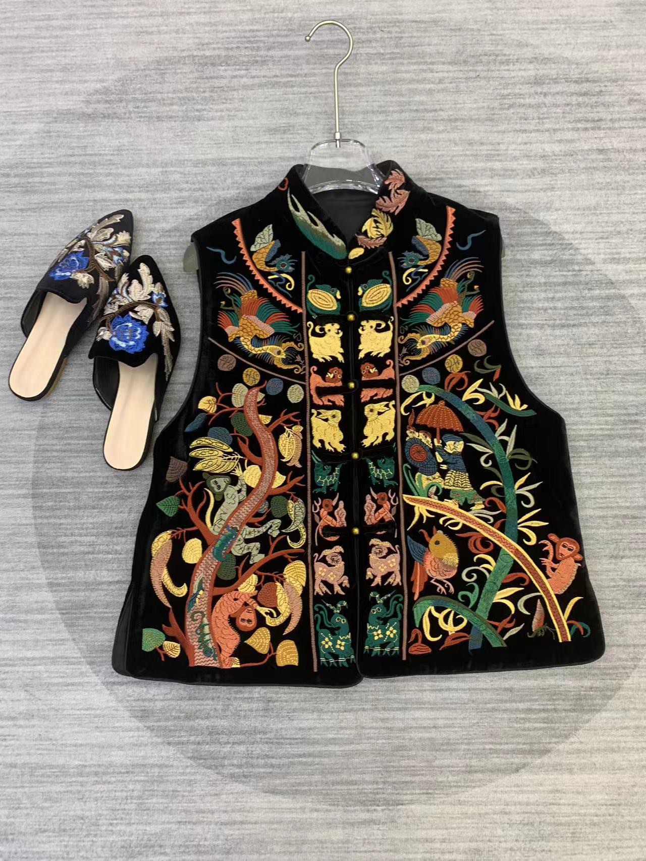 Luxurious Women’s Suit with High-End Embroidery and Velvet Vests in Chinese Style - 图片 8