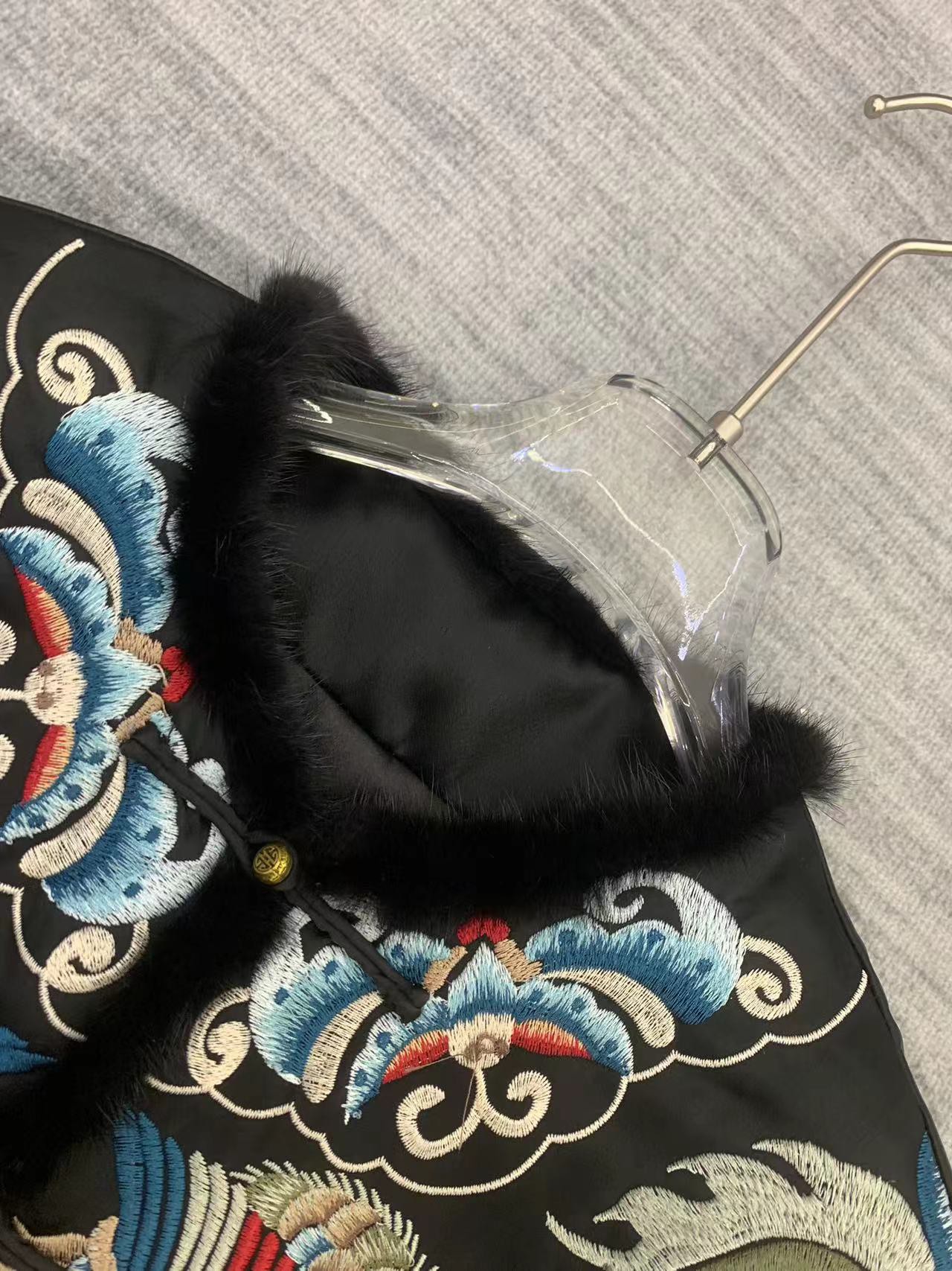 Luxurious Women’s Suit with Dust-Proof Bag, Embroidered Mink Coats, Customized Embroidery Sheets - 图片 7