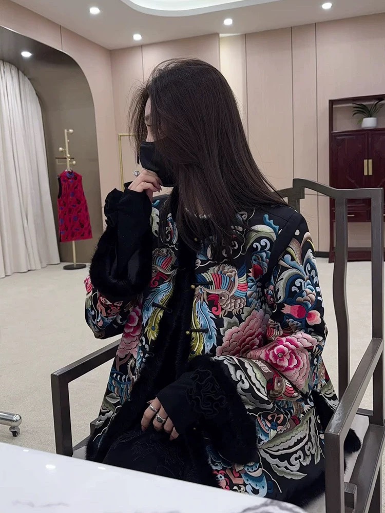 Luxurious Women’s Suit with Dust-Proof Bag, Embroidered Mink Coats, Customized Embroidery Sheets - 图片 4