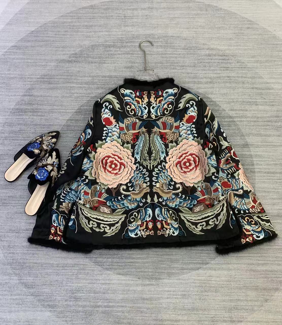 Luxurious Women’s Suit with Dust-Proof Bag, Embroidered Mink Coats, Customized Embroidery Sheets - 图片 9