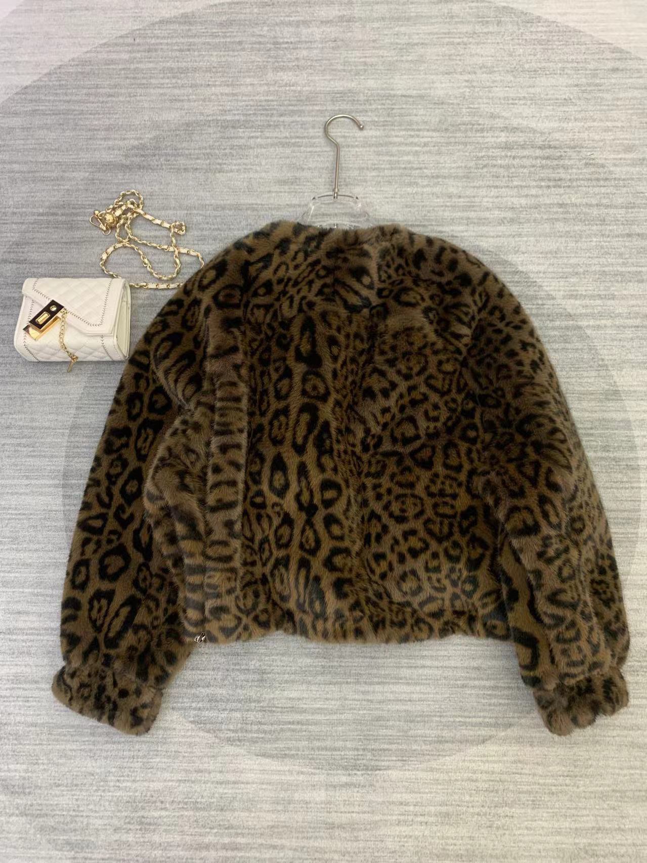 High-quality Women’s Suit with Leopard-Skin Ferret-Chain Fur Coat for Glamorous Style - 图片 9