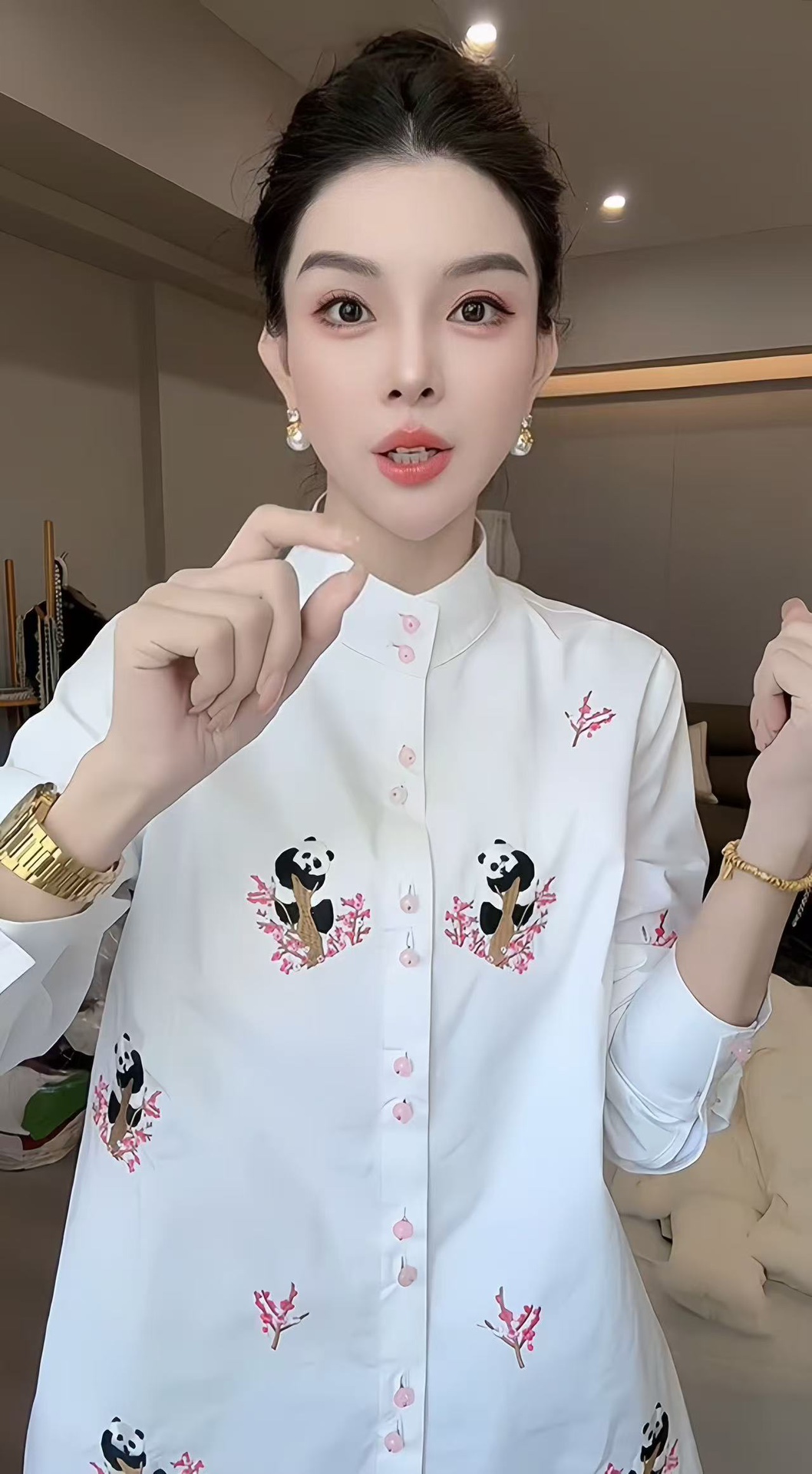 High-End Vanshi Women’s Clothing: Heavy-Colored Panda Shirts in Retro Style. - 图片 4