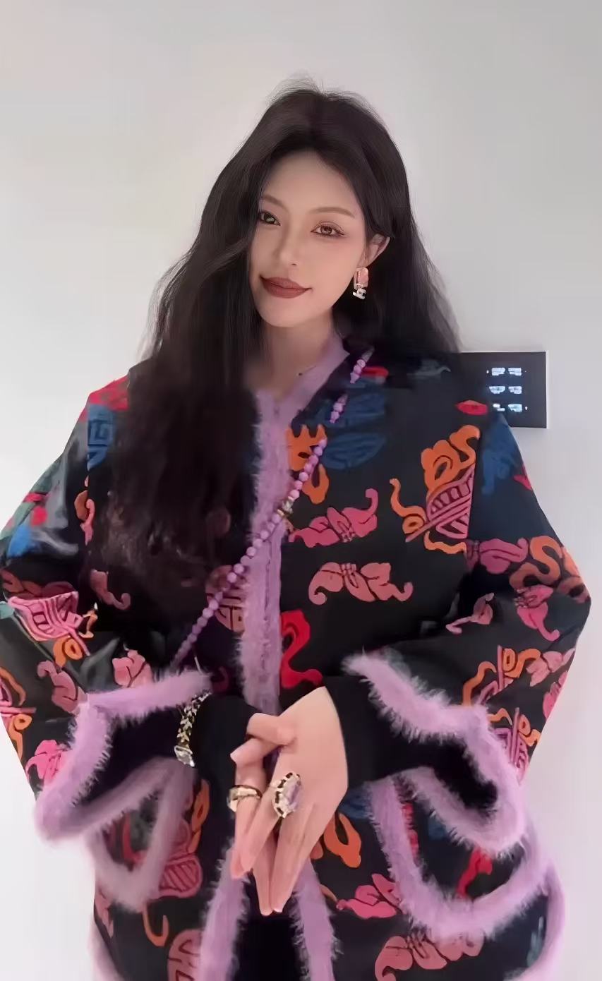 “High-Quality Women’s Outfits: Dustproof CDs & Luxurious Mink Coats in Seconds” - 图片 2