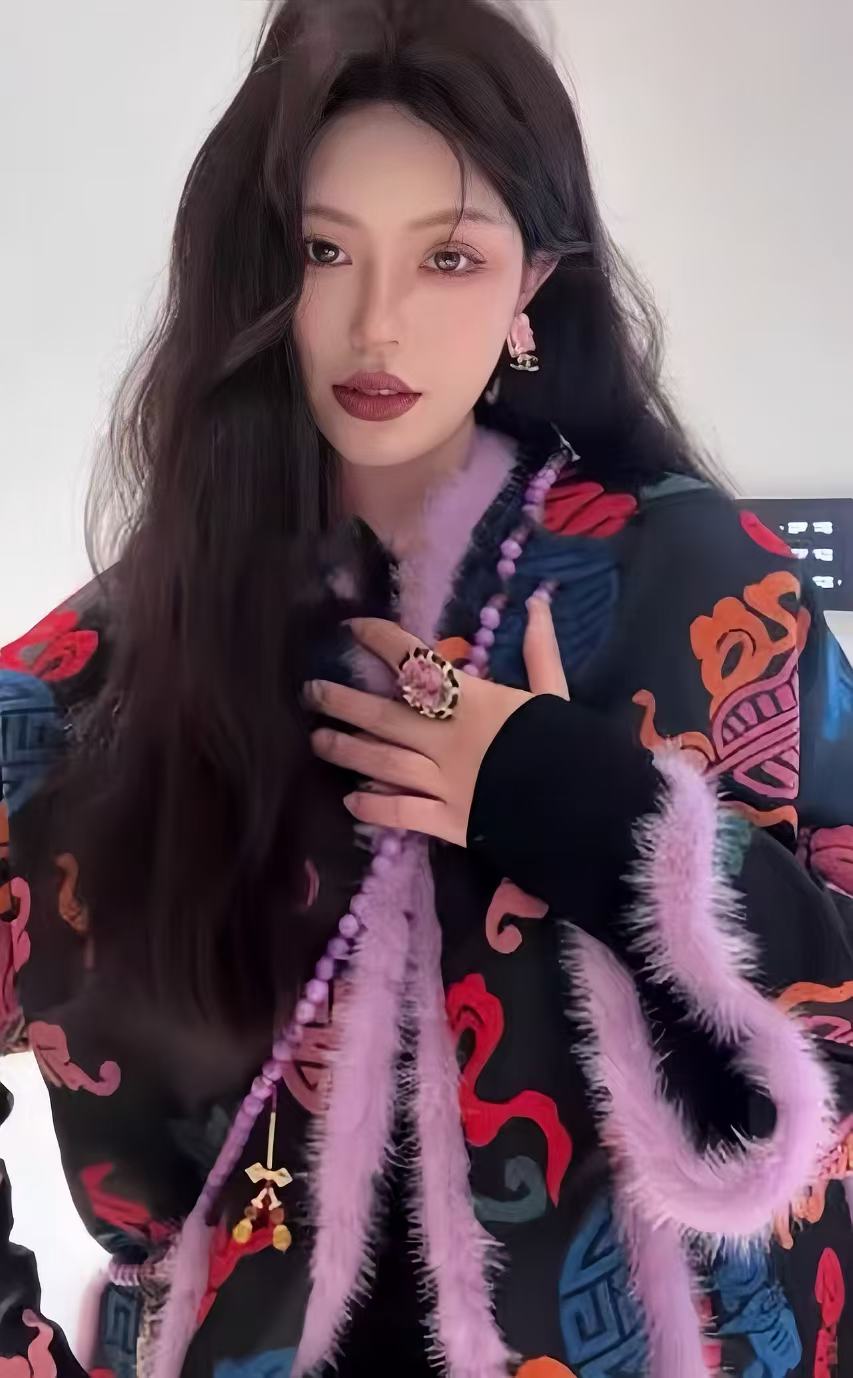 “High-Quality Women’s Outfits: Dustproof CDs & Luxurious Mink Coats in Seconds” - 图片 4