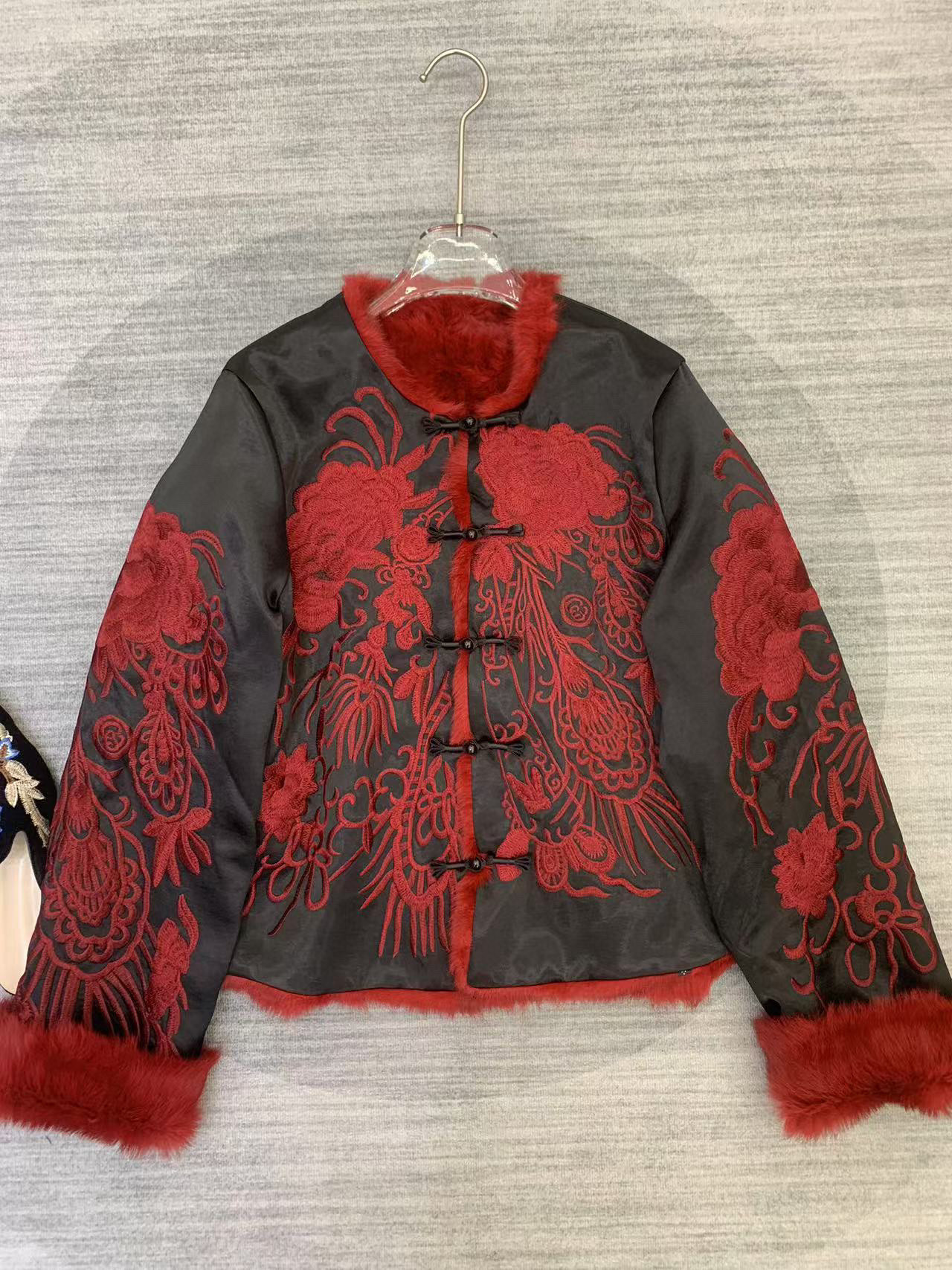 High-End Quality Women’s Suit with Dustproof CDs for Instant Delivery - 图片 8
