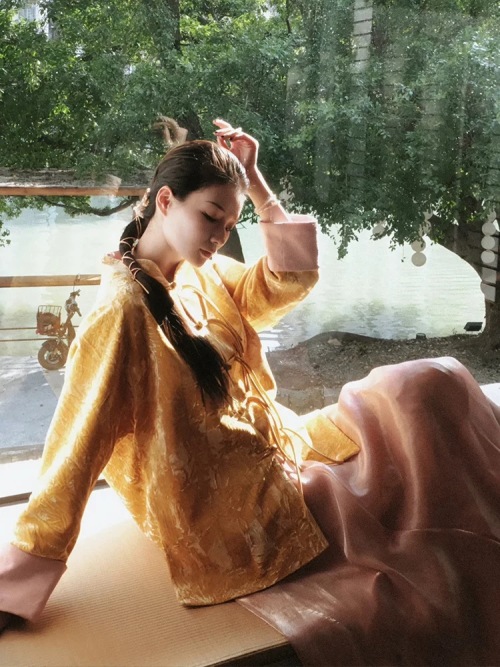 Elegant Women's Yellow Velvet Jacket with Pink Skirt - Classic Chinese Style 1 Elegant Women's Yellow Velvet Jacket with Pink Skirt - Classic Chinese Style