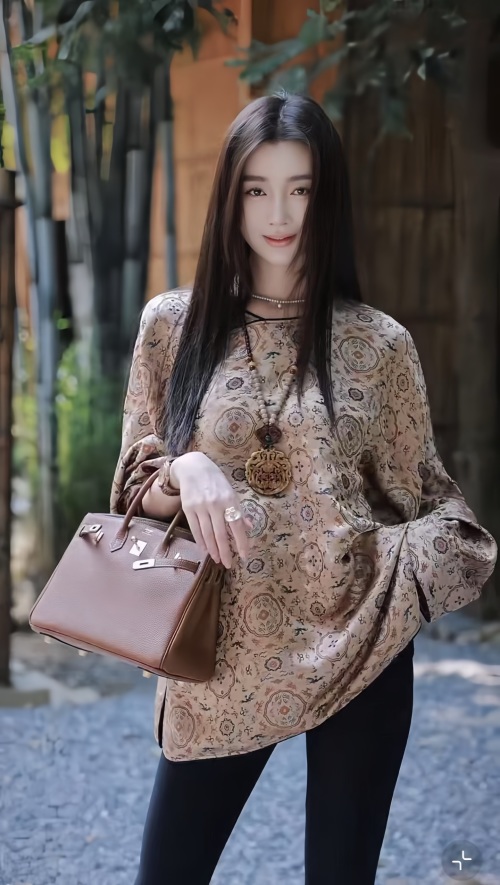 Elegant Retro Chinese Style Top with Artistic Print and Loose Sleeves 1 Elegant Retro Chinese Style Top with Artistic Print and Loose Sleeves