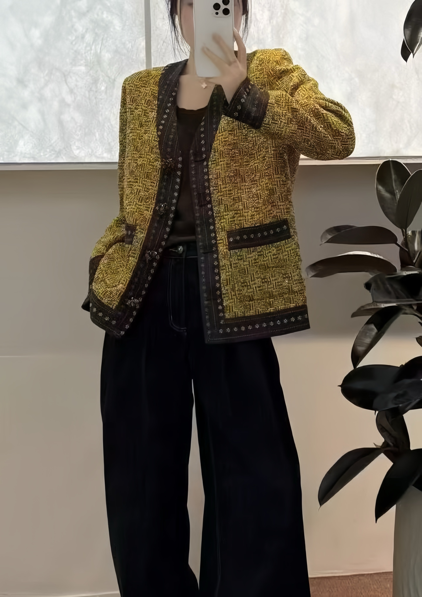 Elegant Tweed Jacket with V-Neck and Detailed Trim, Retro Style Outerwear