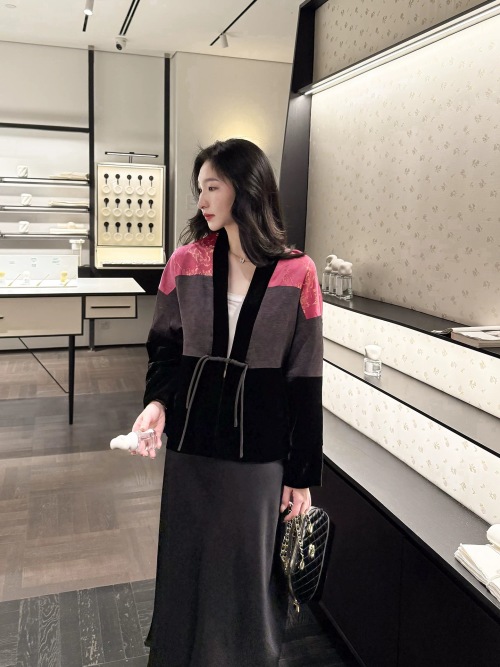 Elegant Chinese Style Color Block Cardigan Jacket - Sophisticated and Chic 1 Elegant Chinese Style Color Block Cardigan Jacket - Sophisticated and Chic