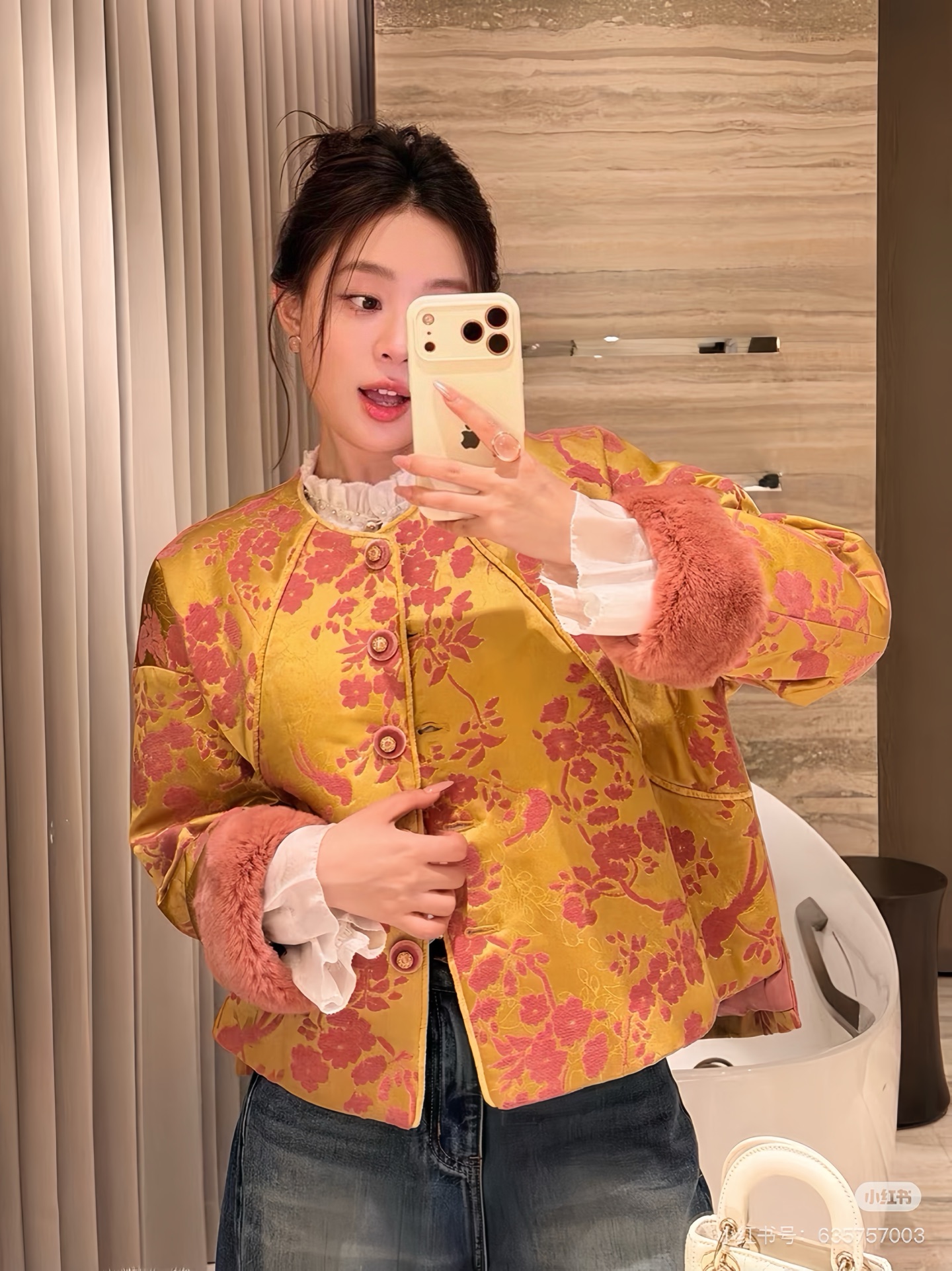 Floral Jacquard Velvet Down Jacket,Oriental Style, Fur Cuffs,Elegant Design