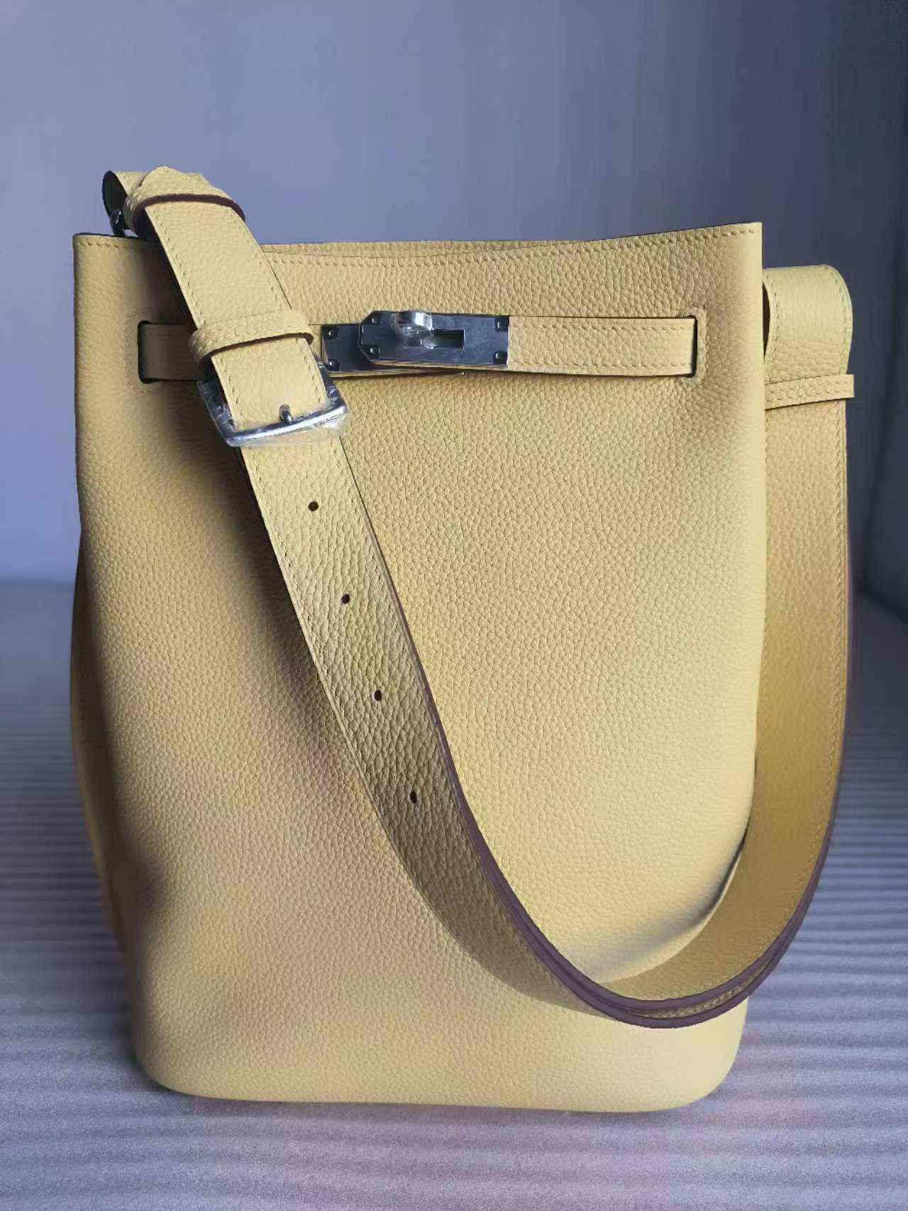 NO:713935,SoKelly22x30.5x11cm original togo leather shoulder crossbody bag shoulder strap adjustable length, wax line made of chick yellow, Hermes, hermes, satchels, crossbody bags, Hermes,19860909SoKelly22x30.5x11cm 原版togo皮 肩背斜挎包肩带可调节长短,蜡线制作小鸡黄,爱马仕,hermes,satchels,crossbody bags,Hermes,,Bag