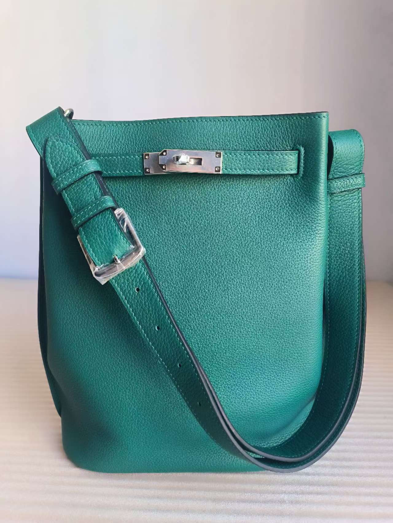 NO:713937,SoKelly22x30.5x11cm original togo leather shoulder crossbody bag shoulder strap adjustable length, wax line made of malachite green, Hermes, hermes, satchels, crossbody bags, Hermes,19860909SoKelly22x30.5x11cm 原版togo皮 肩背斜挎包肩带可调节长短,蜡线制作孔雀绿,爱马仕,hermes,satchels,crossbody bags,Hermes,,Bag