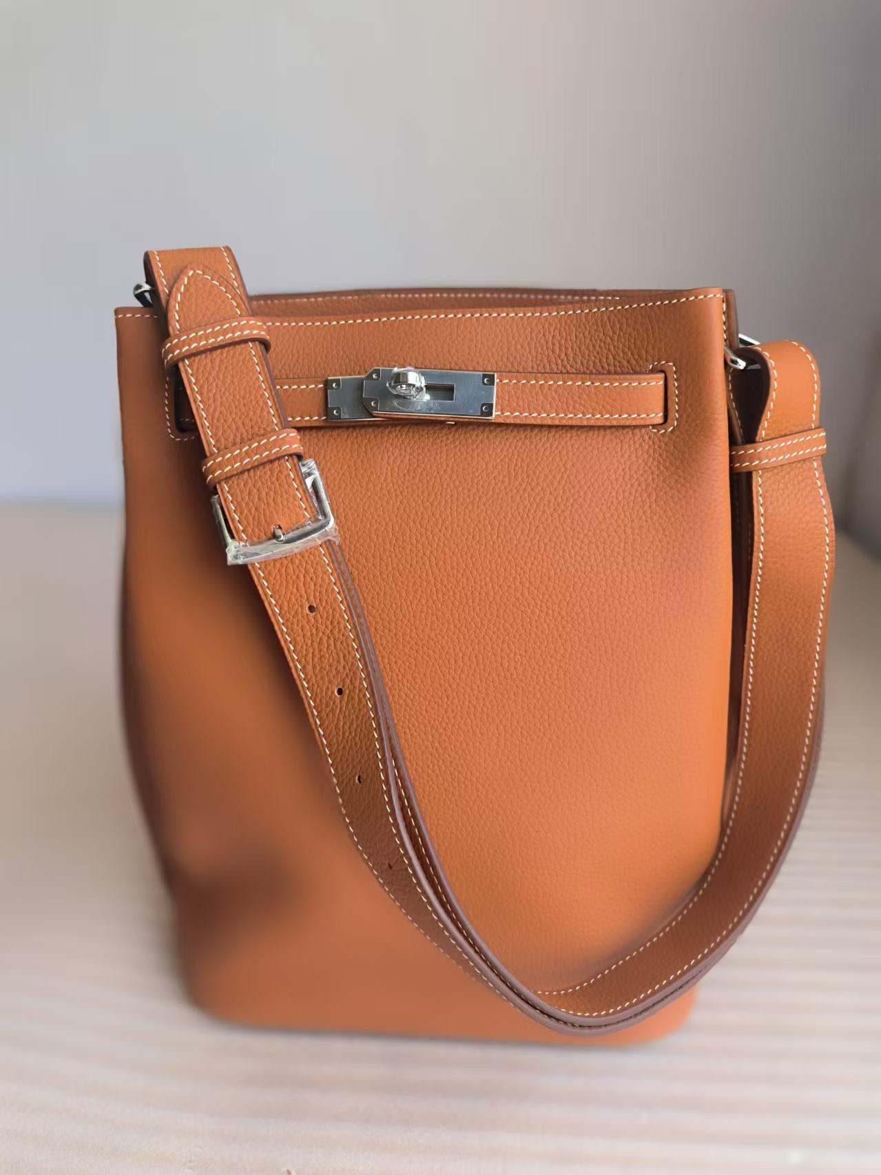 NO:713941,SoKelly22x30.5x11cm original togo leather shoulder crossbody bag shoulder strap adjustable length, wax thread made golden brown, Hermes, hermes, satchels, crossbody bags, Hermes,19860909SoKelly22x30.5x11cm 原版togo皮 肩背斜挎包肩带可调节长短,蜡线制作金棕色,爱马仕,hermes,satchels,crossbody bags,Hermes,,Bag
