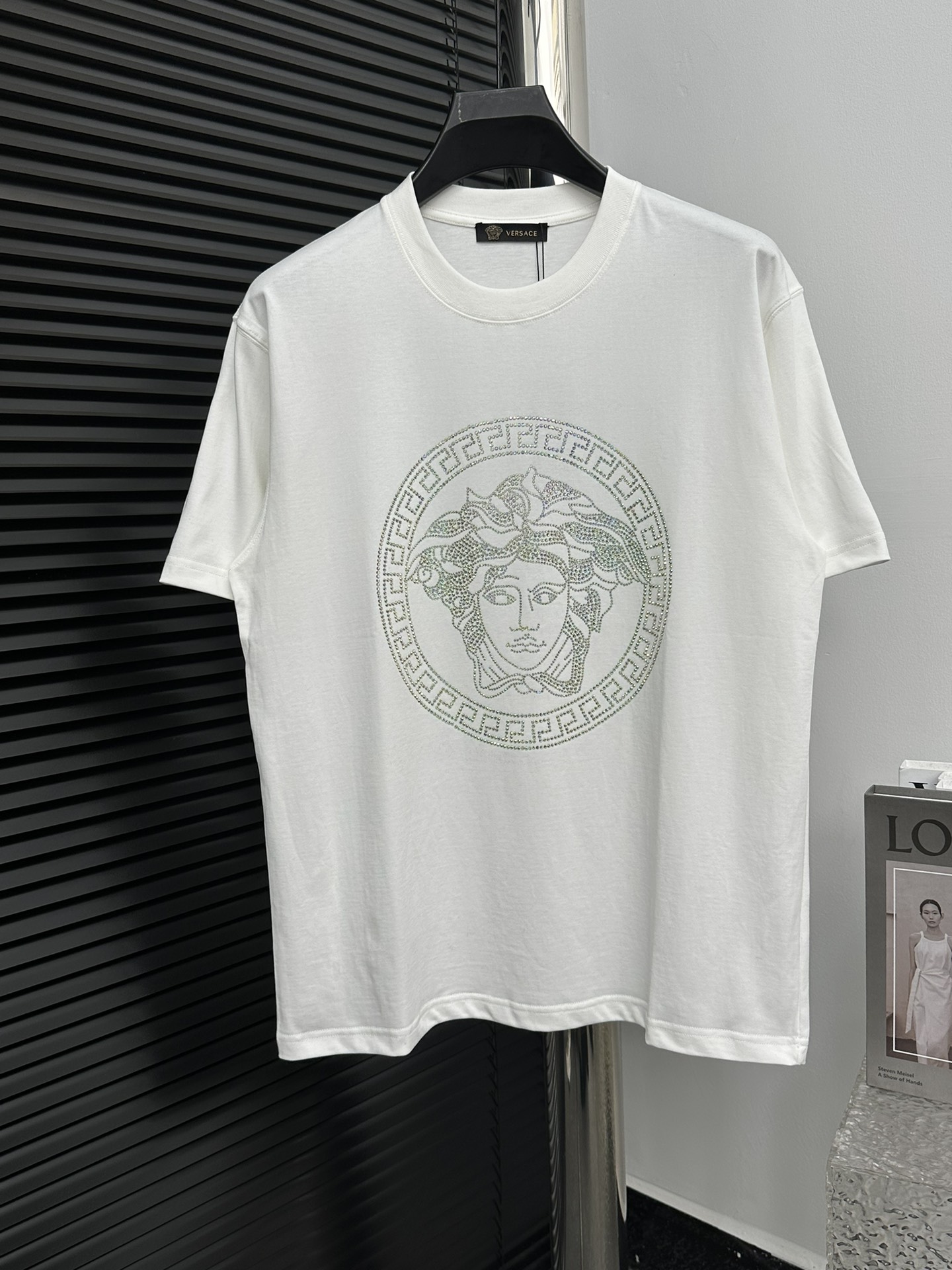 【versace】Camiseta de manga corta de cuello redondo nueva de versace 2024ss. Tejido personalizado de boutique, alta tran…