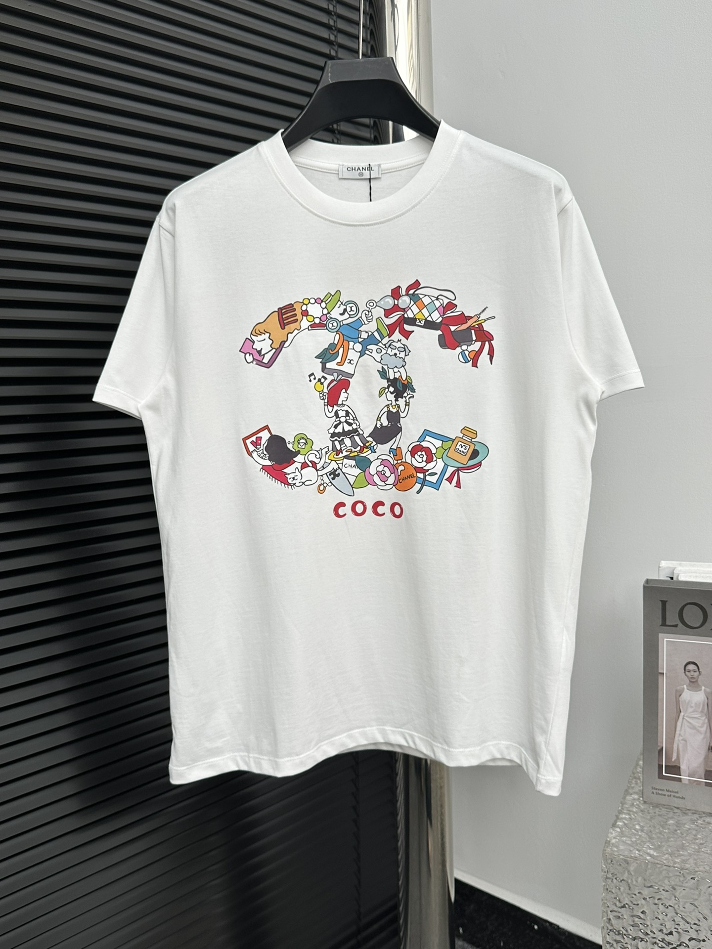 【Chanel】Nueva camiseta de manga corta 24ss, estampado de letras doble C, proceso de estampado de malla plana súper fino…