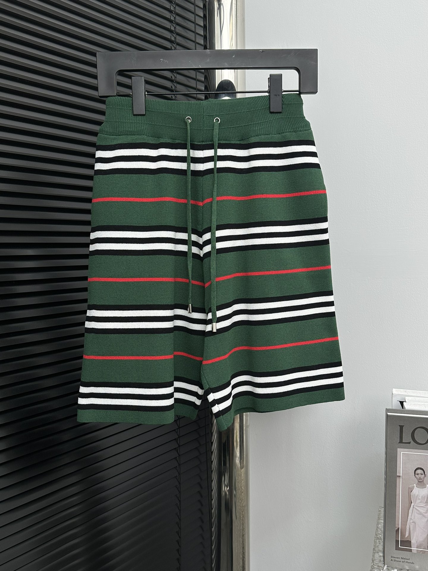 【Burberry】Pantalones cortos de punto nuevos 2024ss. Tejido personalizado con textura gofrada, técnica de jacquard de pu…