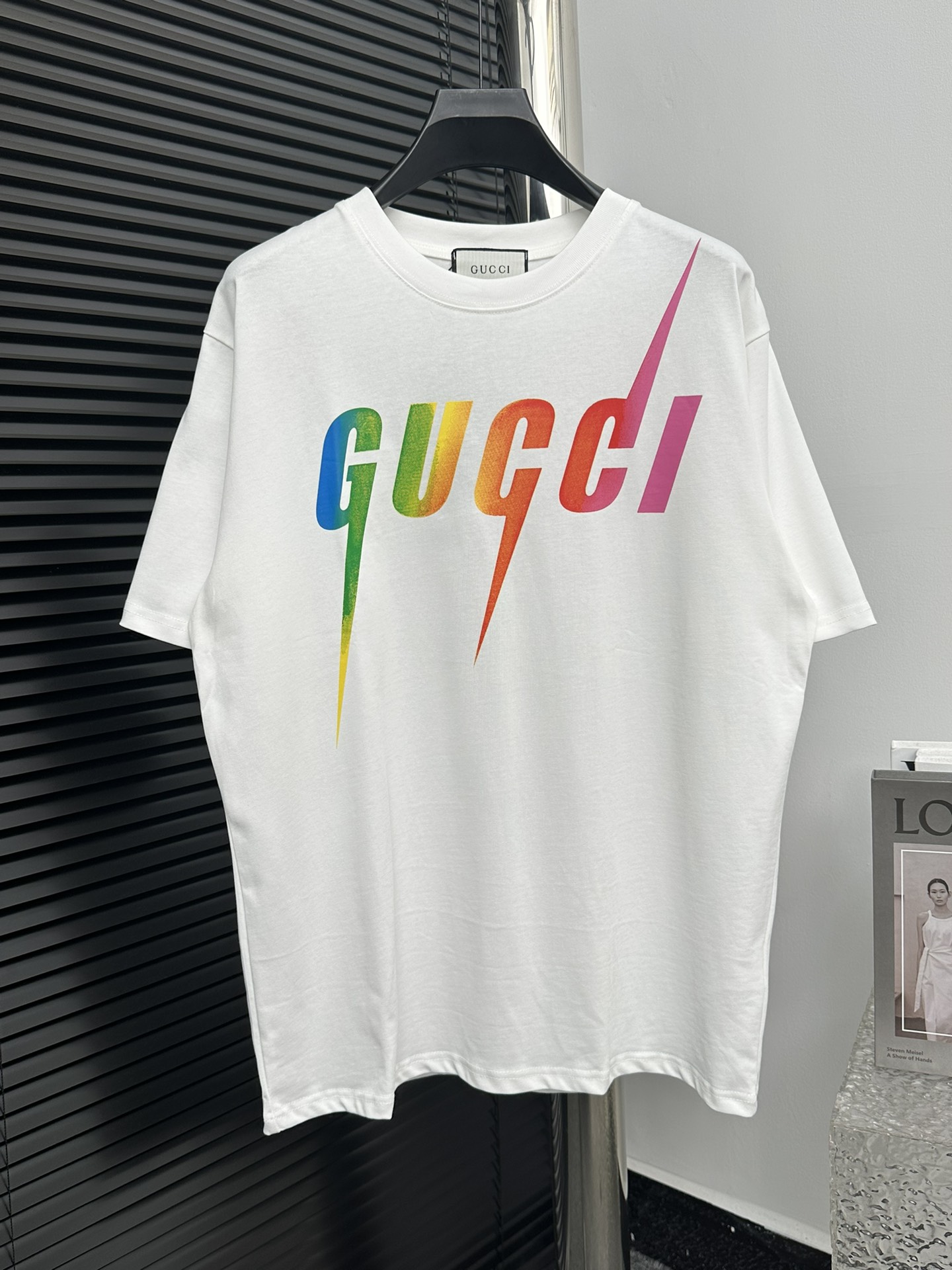 【Gucci】Gucci camiseta de cuello redondo de manga corta con logo de rayo 20ss. Tejido de algodón 100% de 260g, canalé te…