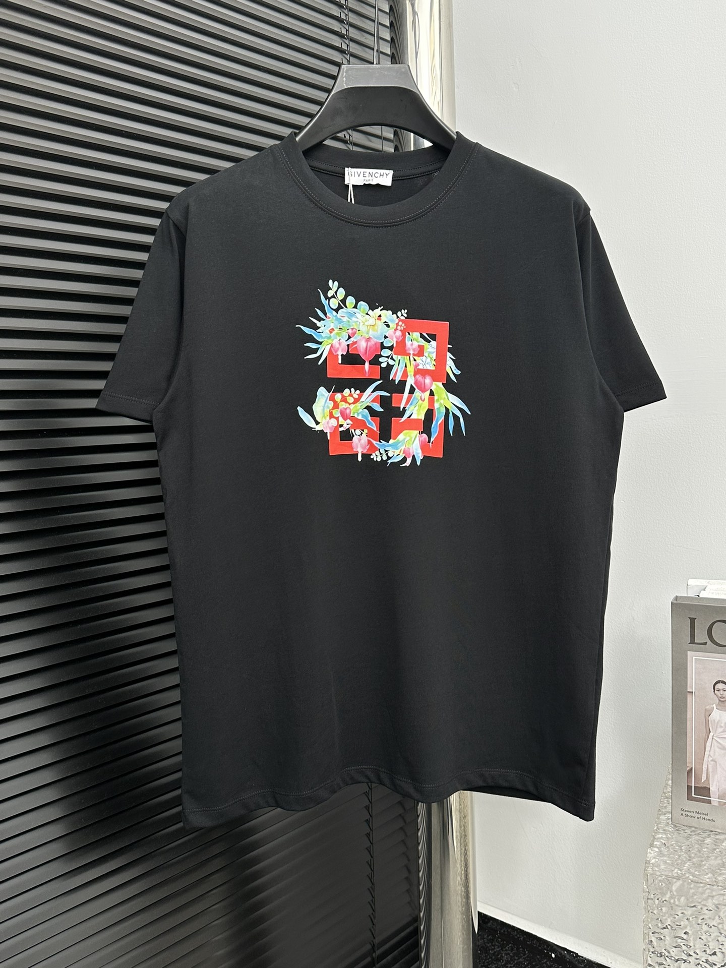 [Givenchy] Camiseta de manga corta con cuello redondo Givenchy 24ss. Está confeccionado con 32 hilos dobles y tejido de…