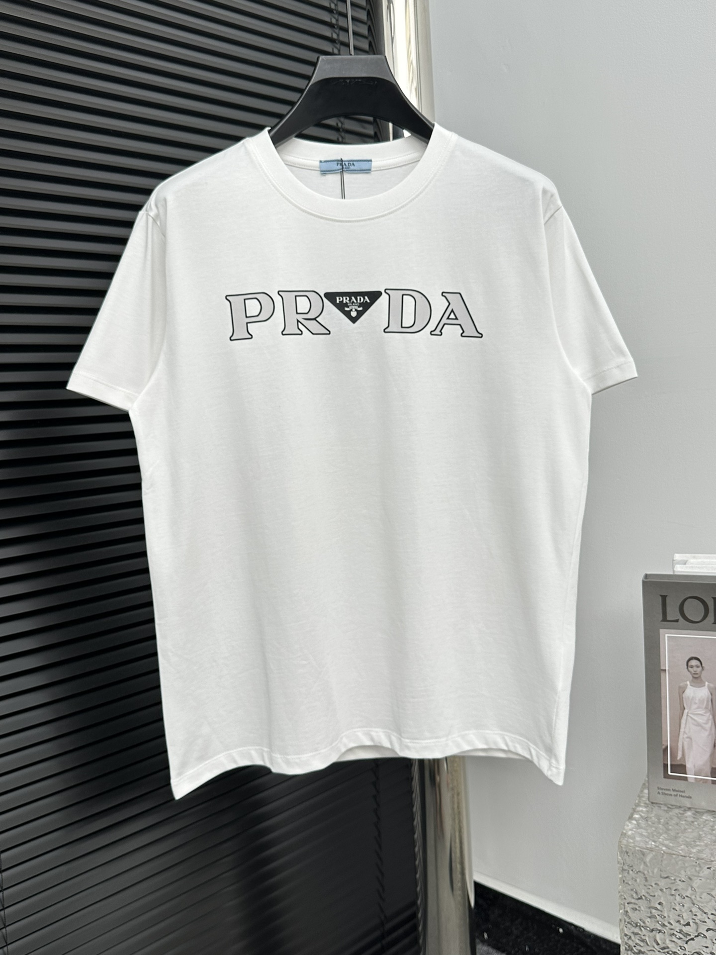 【Pada】Camiseta de manga corta Prada 24ss de alta calidad, nueva temporada primavera-verano, con logotipo gran…