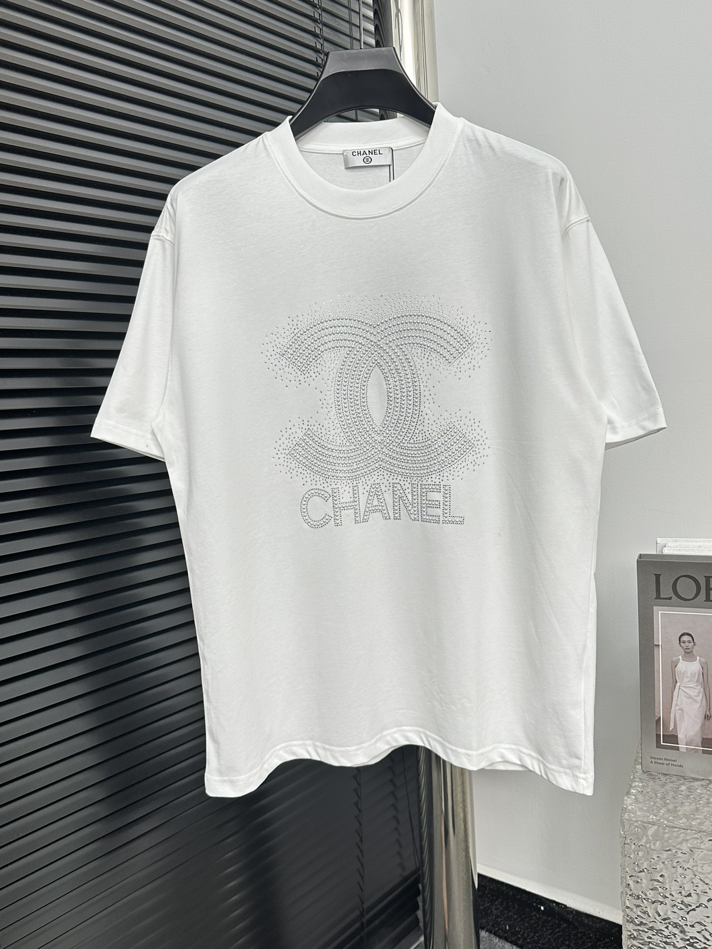 Camiseta de manga corta CHANEL con perlas y logo, con técnica de estampado, algodón puro suave, teñido a medida, estamp…