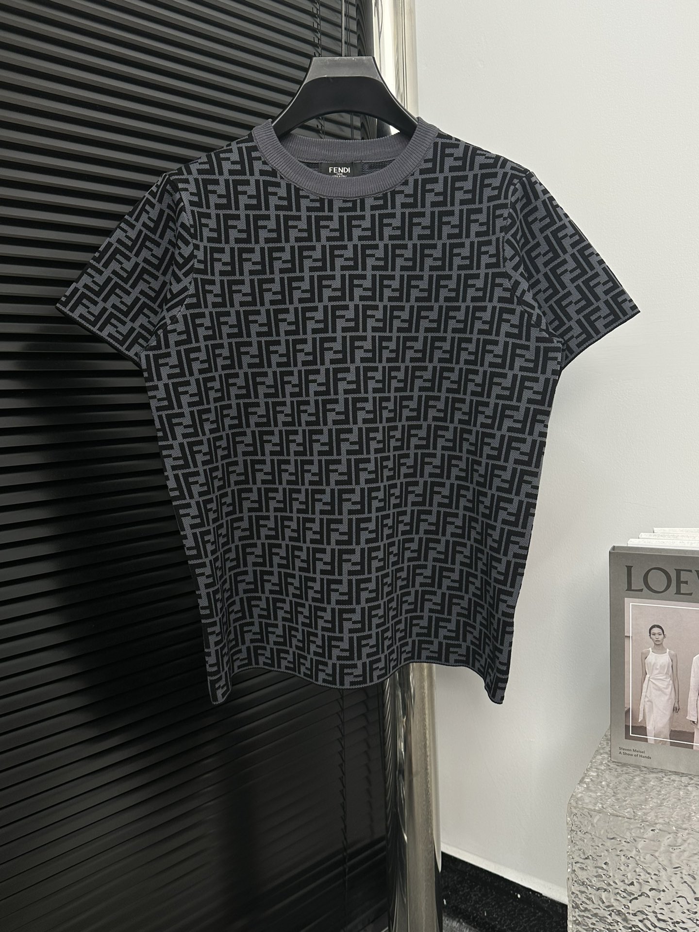 【Fendi】Fendi 24SS primavera/verano última camiseta de punto de manga corta, cómoda al contacto con la piel, bonita y fá…