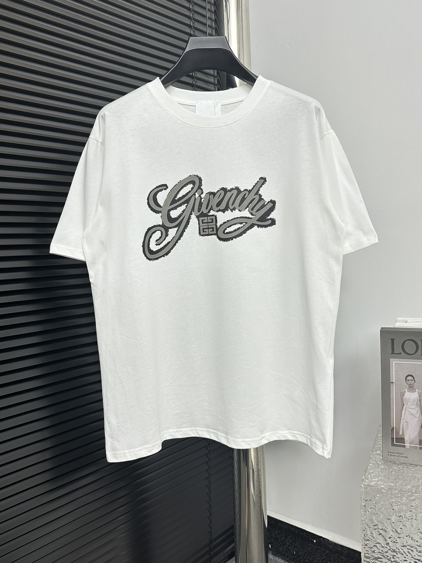 [Givenchy] La camiseta de manga corta y cuello redondo de primavera y verano de Givenchy 2024SS está confeccionada con …