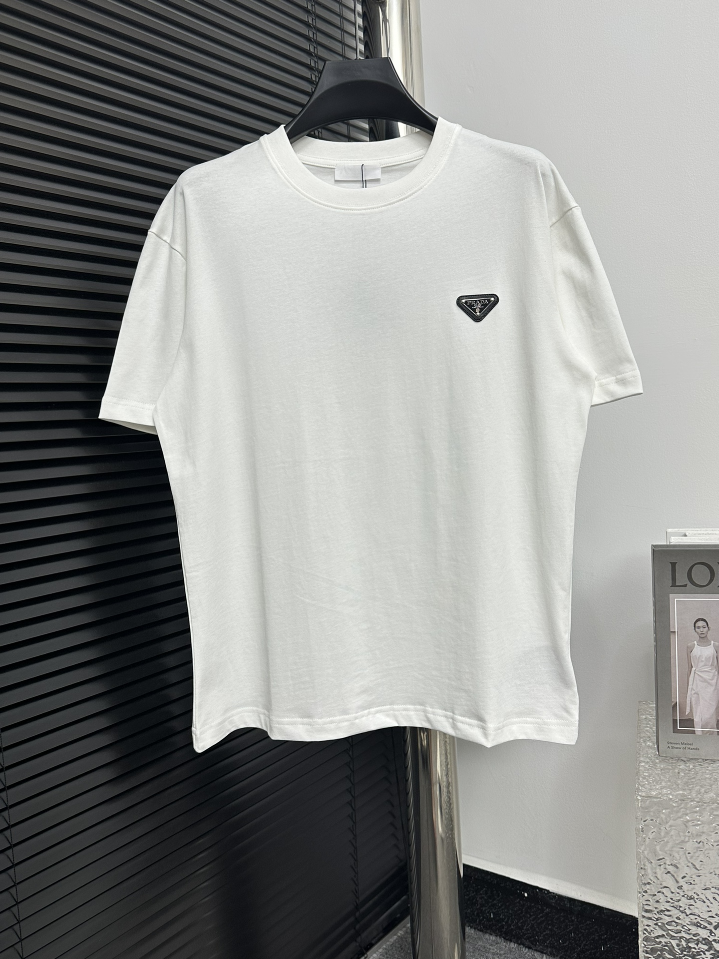 【Prada】Prada 20ss camiseta de manga corta con logo triangular, camiseta de algodón puro de doble hilo de 240g con diseñ…