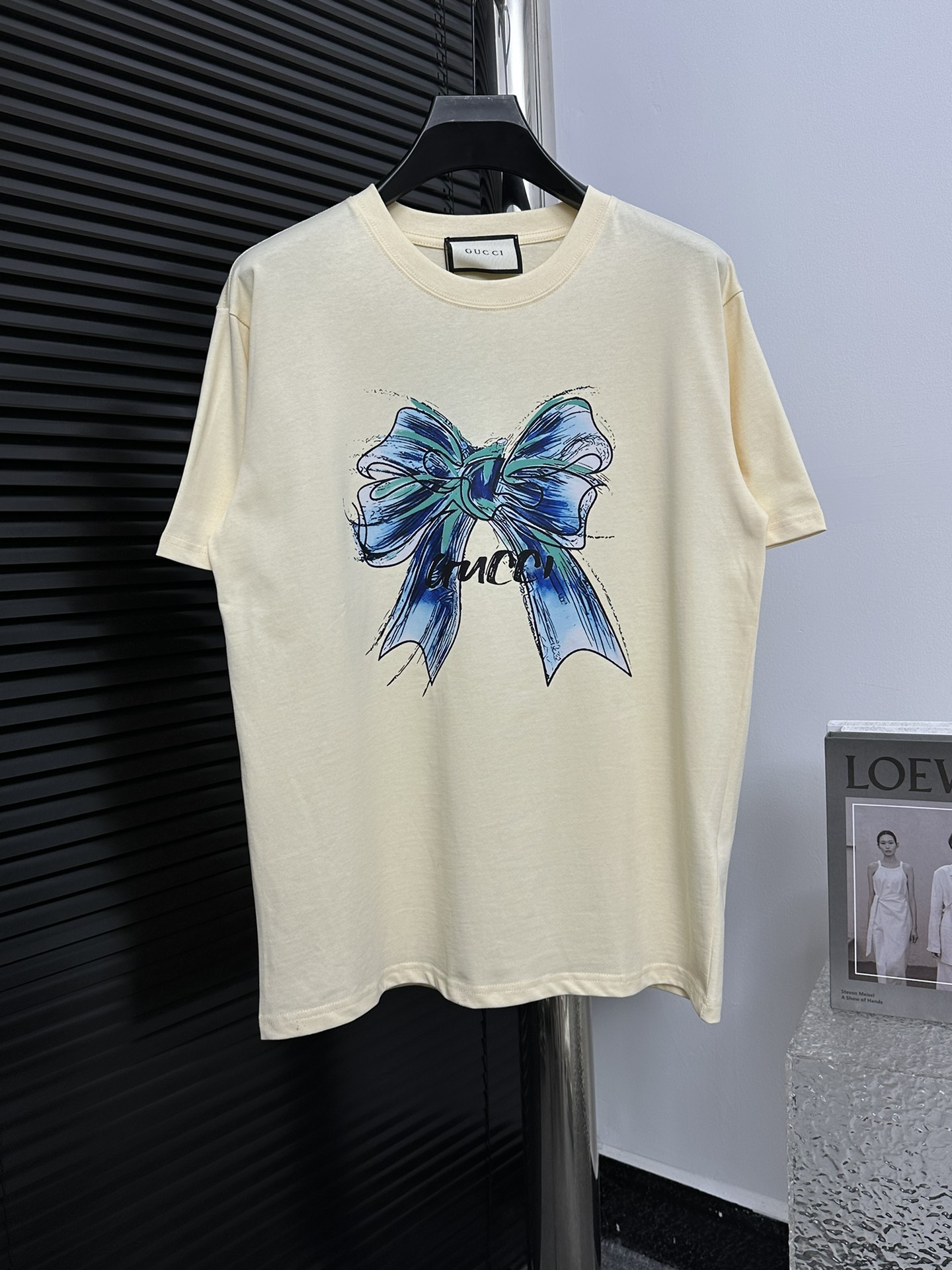 【Gucci】Gucci 24ss camiseta de manga corta de cuello redondo con mariposa, camiseta de cuello redondo moderna, esta cami…