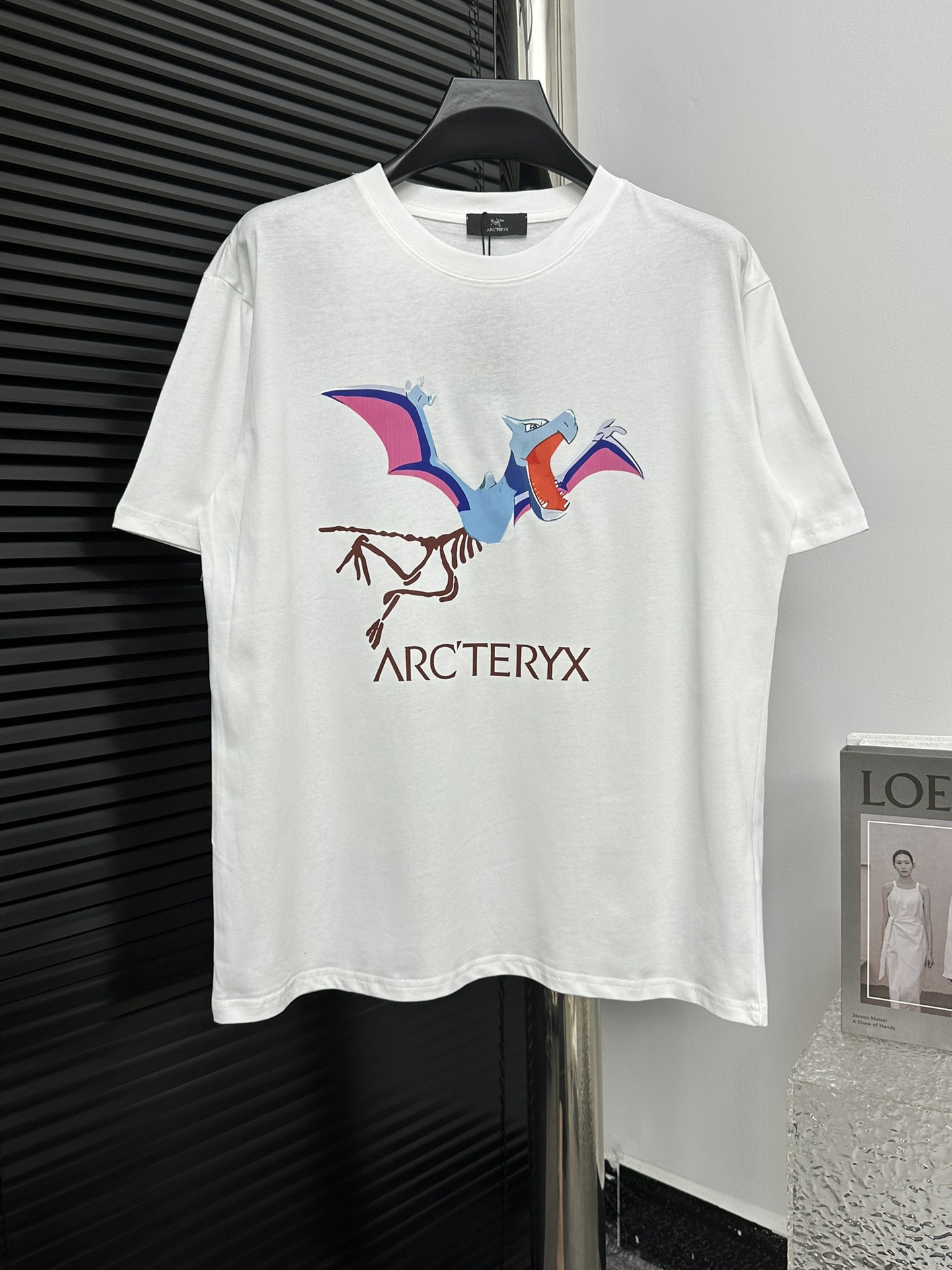 [Arctertx] La camiseta de manga corta con el logo Arc'teryx 24ss impreso está serigrafiada con tinta termoest…