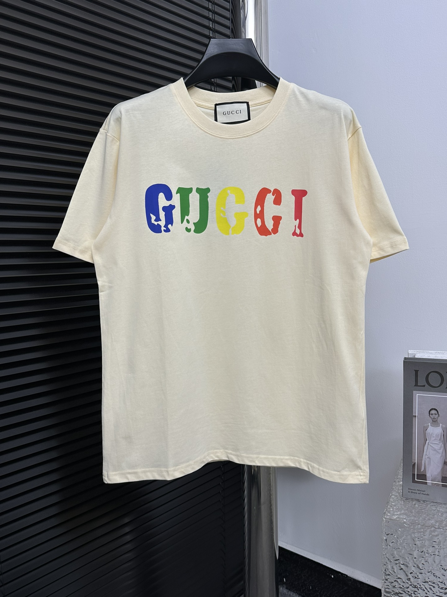 【Gucci】Gucci 24ss camiseta de cuello redondo con logo, manga corta, camiseta de cuello redondo moderna, esta camiseta t…