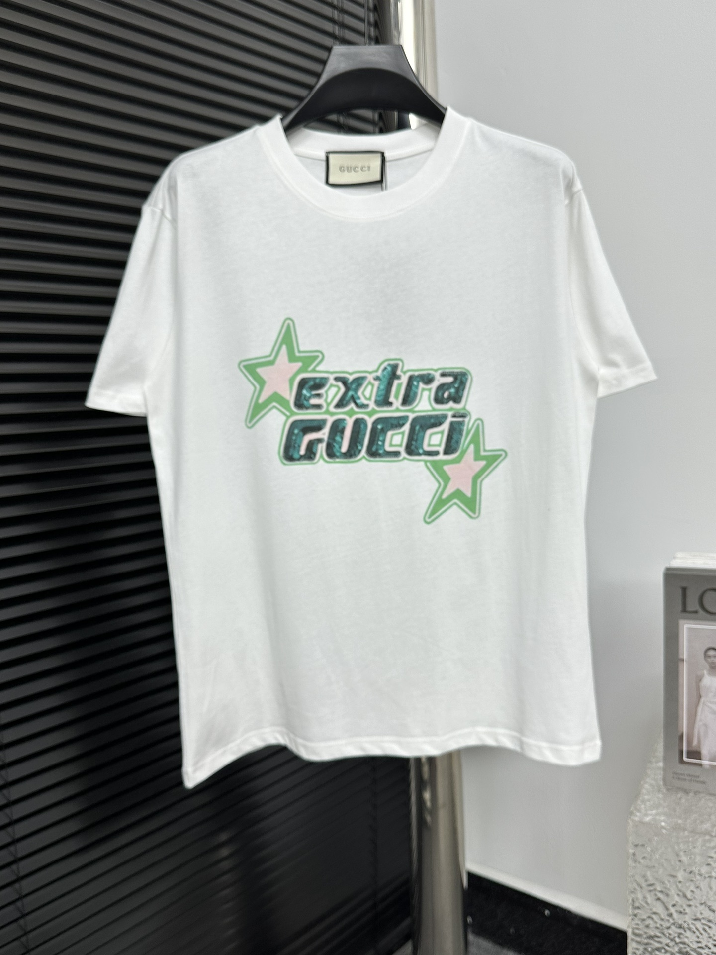 【GUCCI】Nueva camiseta de manga corta con logotipo estampado de la colección 24SS. Confeccionada en algodón 100% de 260 …