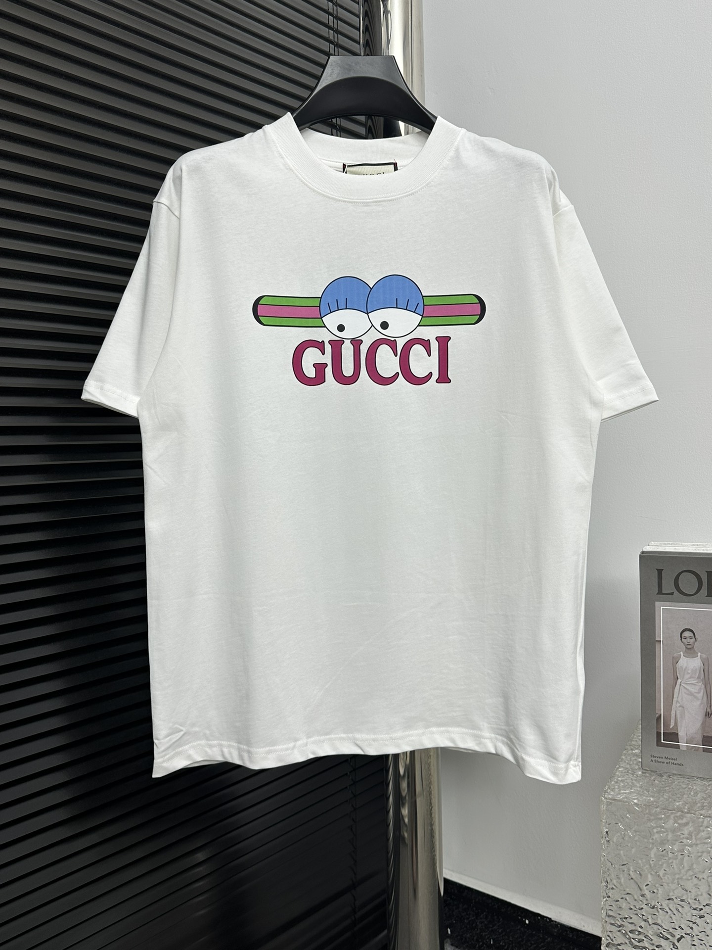 【Gucci】Camiseta clásica con logotipo y ojo de Gucci. Confeccionada en algodón de doble hilo de 240g, color del tejido t…