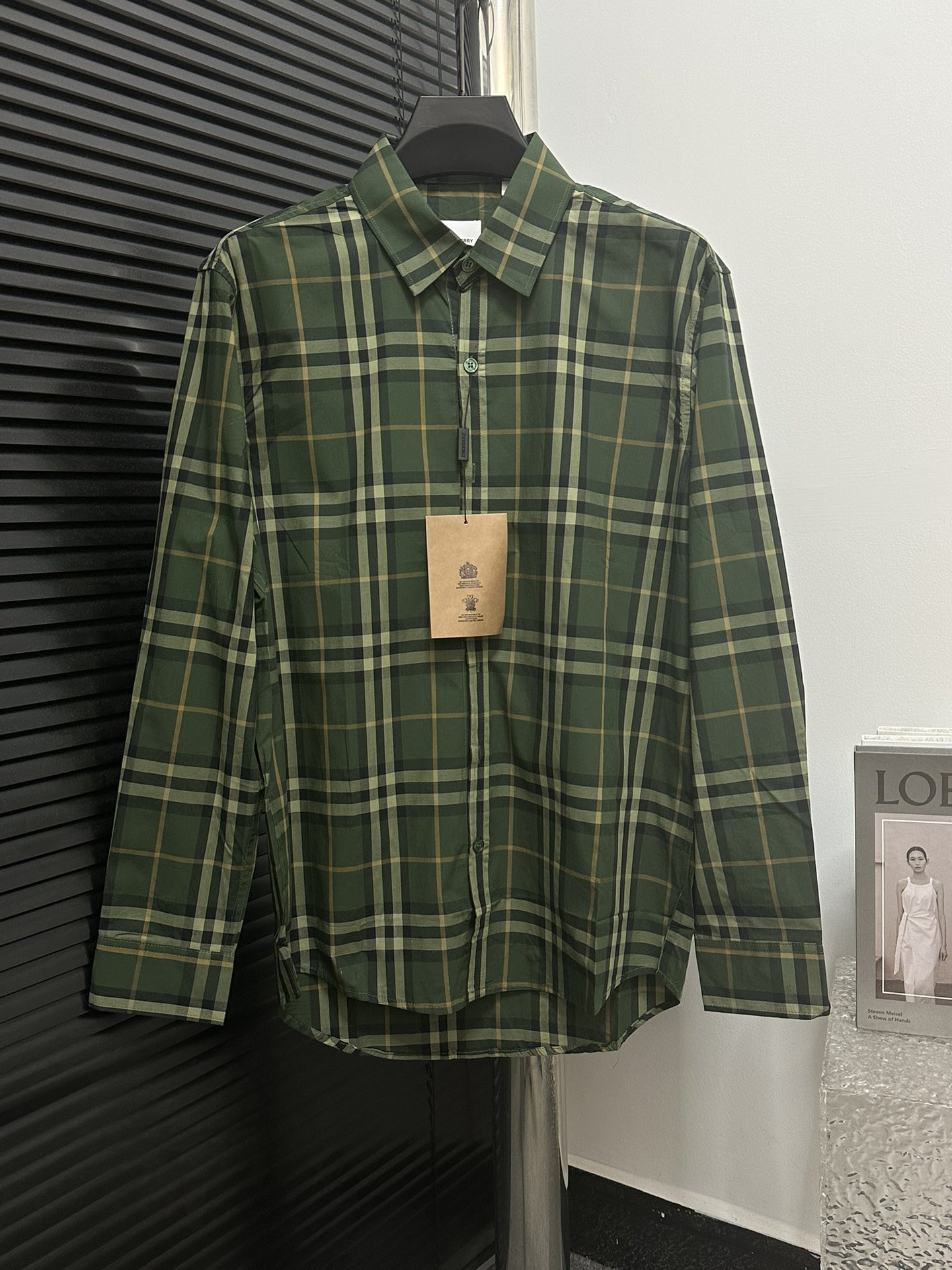 【bbr】Camisa de rayas rojas de manga larga con cuadros grandes clásicos de Burberry, la tela es 100% algodón con cuadros…