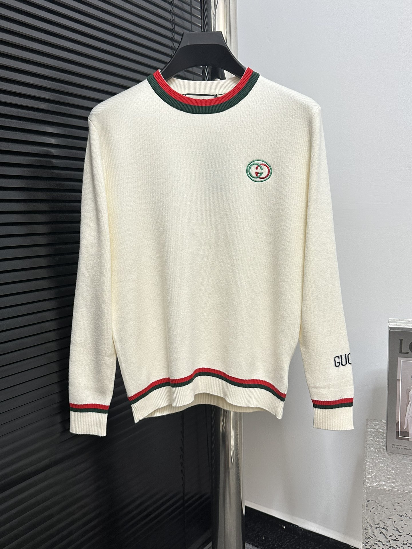 【GUCCI】Gucci 2024 nuevo suéter de cuello redondo de punto con logo bordado🪛 para parejas, mezcla de lana, suave al tac…