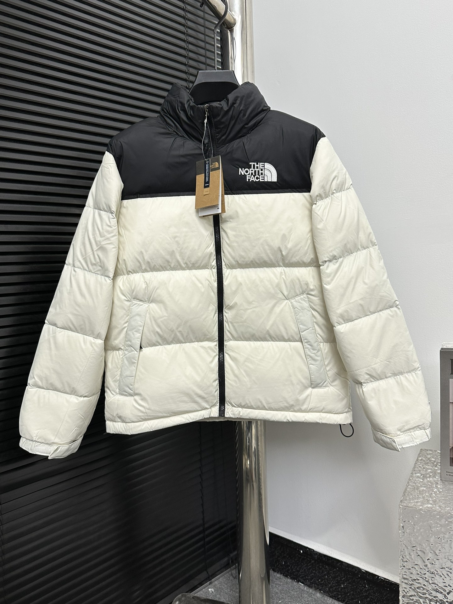 Versión con chip NFC) con bolsa de mano 【The North Face】Chaqueta de plumón clásica 1996 de The North Face. Plumón: rell…