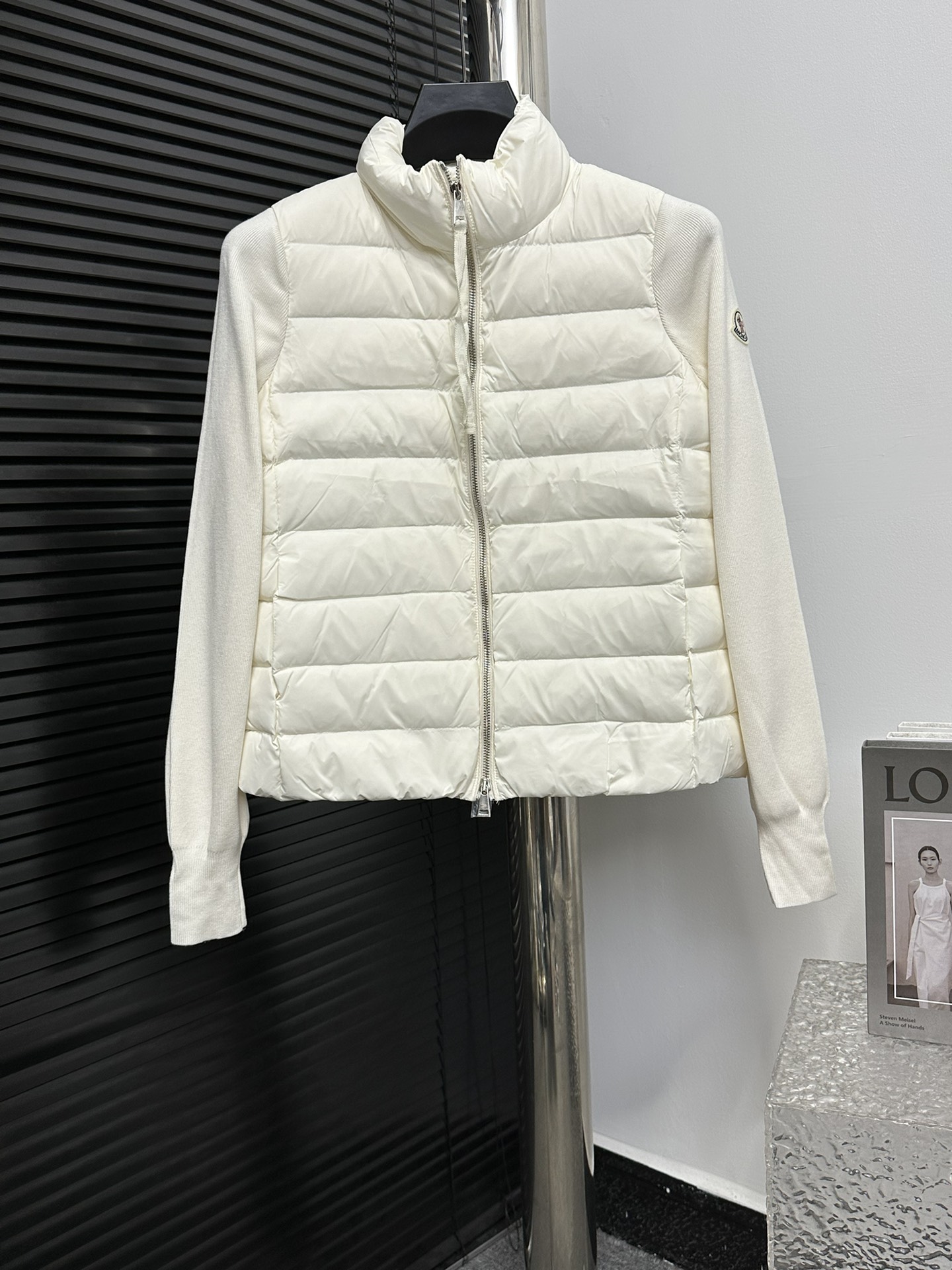 Versión de alta gama 【moner】Chaqueta de plumón ligera de Montclair con cuello alto y cremallera, diseño de rayas horizo…