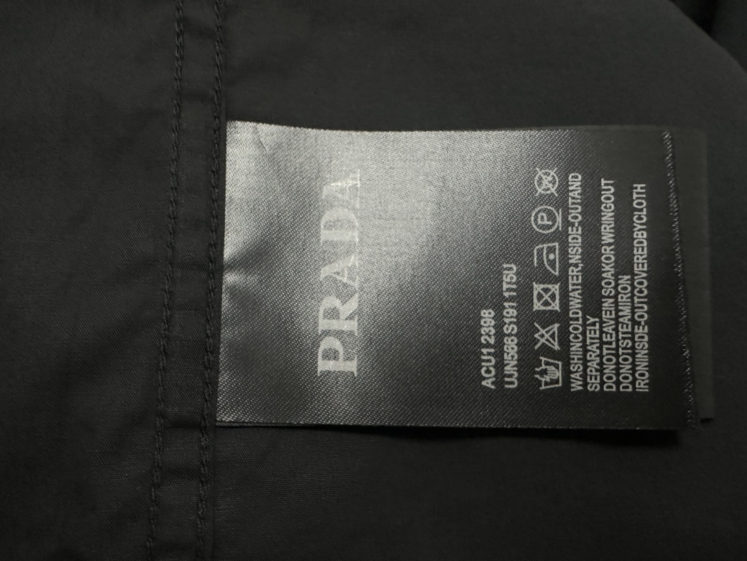 Prada 24ss Triangle Pocket Silk Shirt with Custom Steel Labels - 图片 9