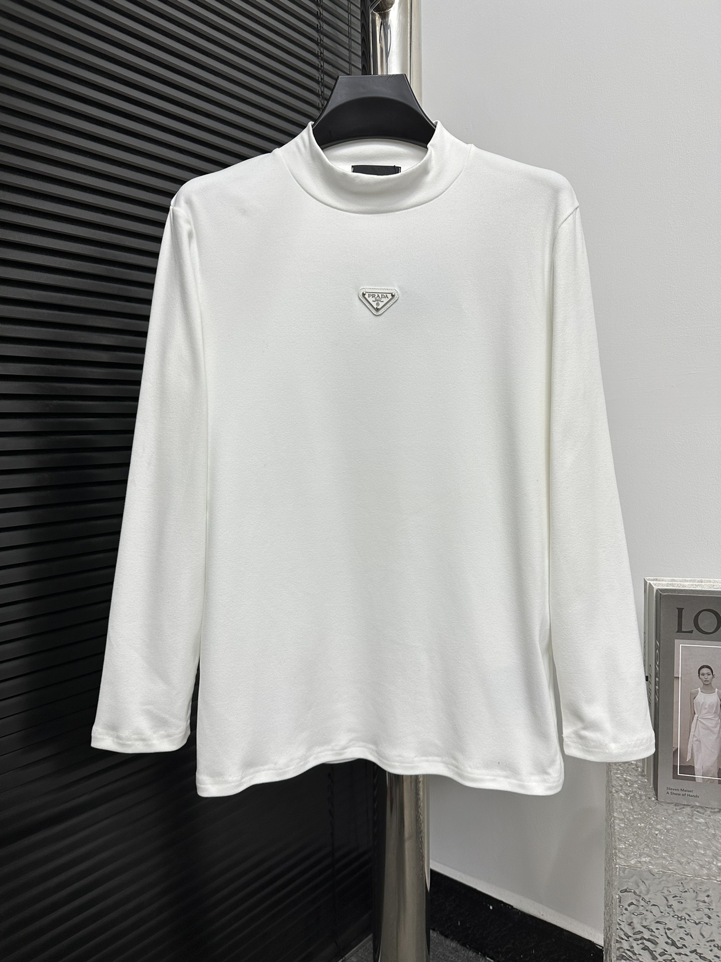 【PRADA】 Manga larga de terciopelo alemán con etiqueta triangular de primavera y otoño de Prada Realmente no tengo resis…
