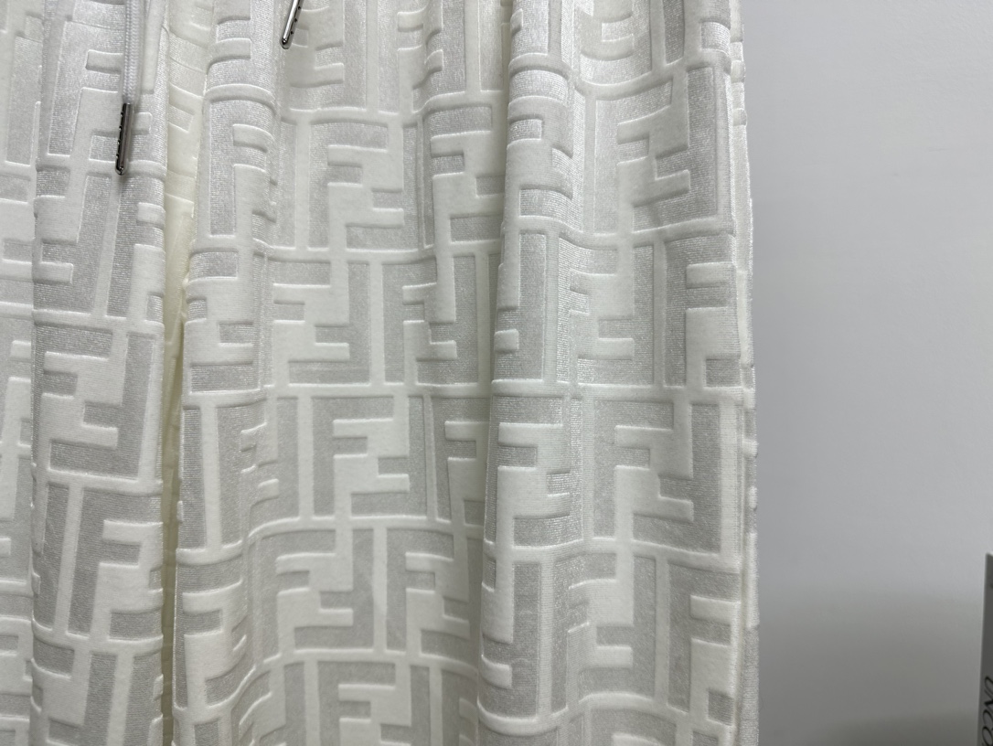 Classic Tweezers with Human Engineering Design for Comfortable Use in Various Sizes - 图片 5