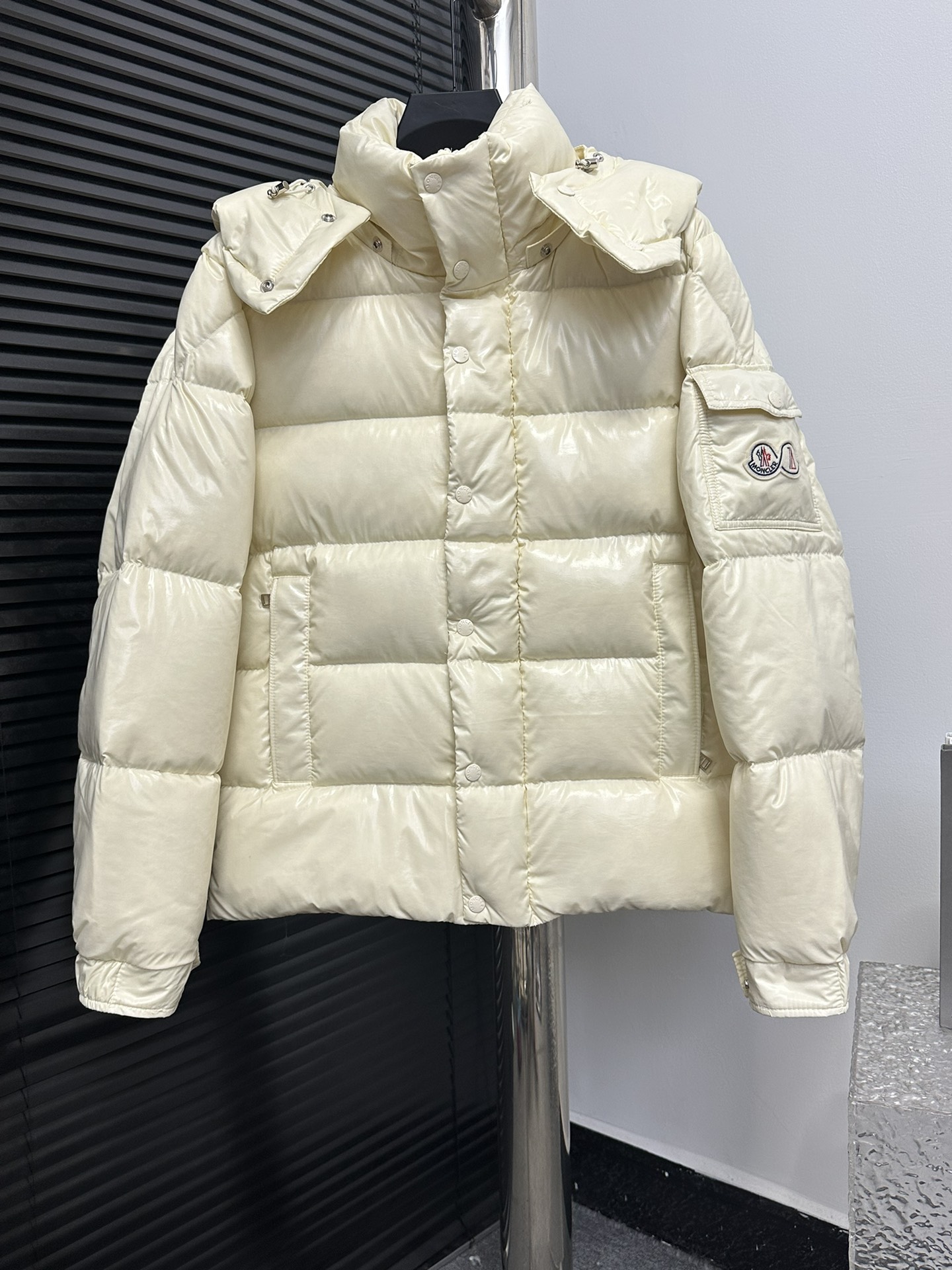 【𝗠𝗼𝗻𝗰𝗲𝗿】Moncler 23FW Edición limitada 70 aniversario Maya chaqueta de plumón para hombre y mujer. Moncler Maya, o…