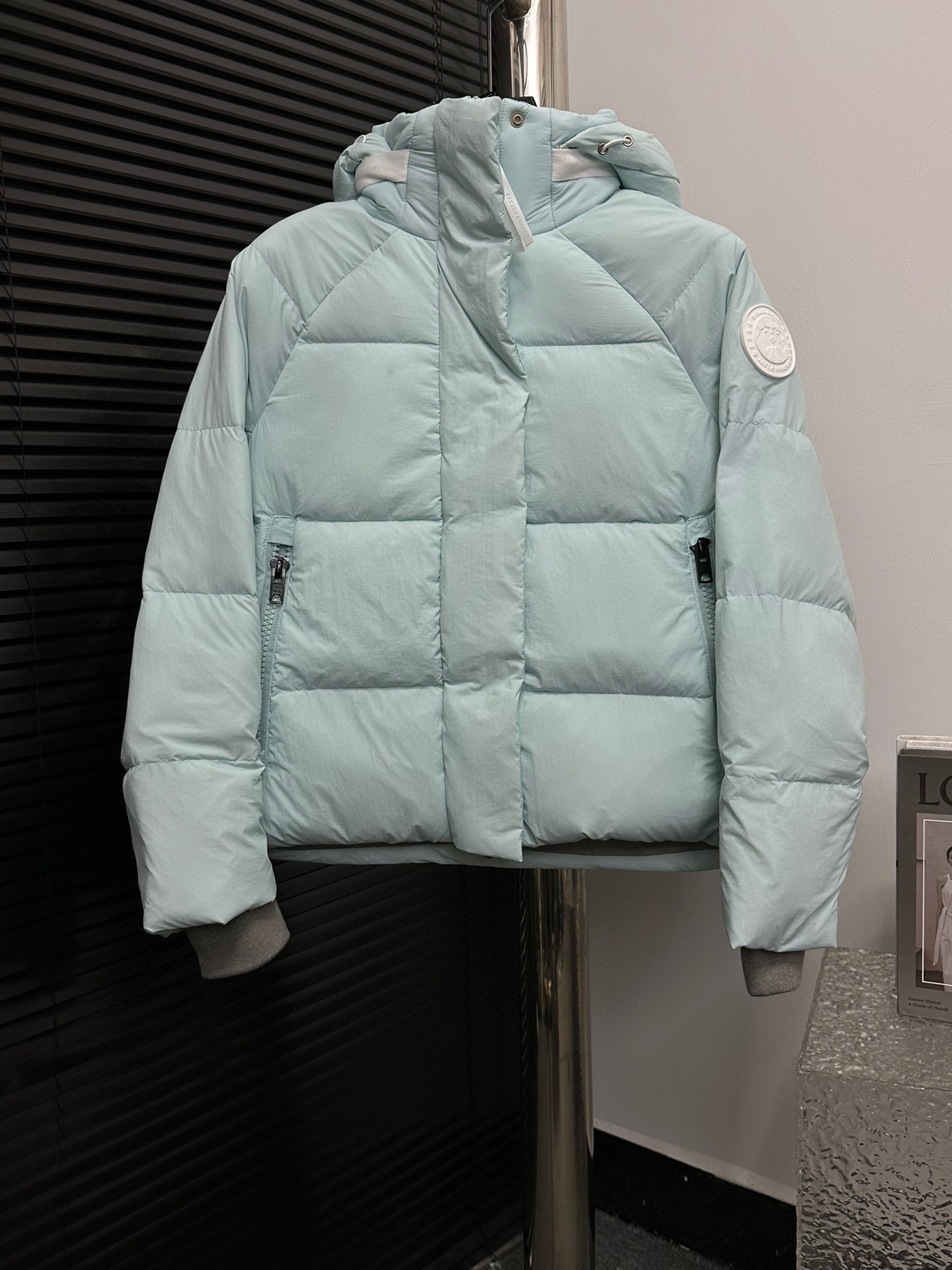 【𝗖𝗔𝗡𝗔𝗗𝗔 𝗚𝗢𝗢𝗦𝗘】Colección cápsula color macarrón etiqueta blanca. Tejido: confeccionado con tela base CORDURA …