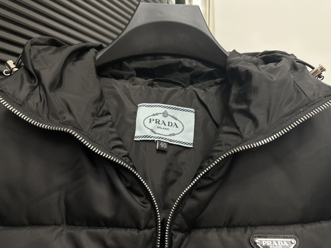 Prada24新款收腰中长款羽绒服本季最佳版型收腰面包服提高腰线巨显瘦连帽设计时髦又帅气超级大爱自留款国