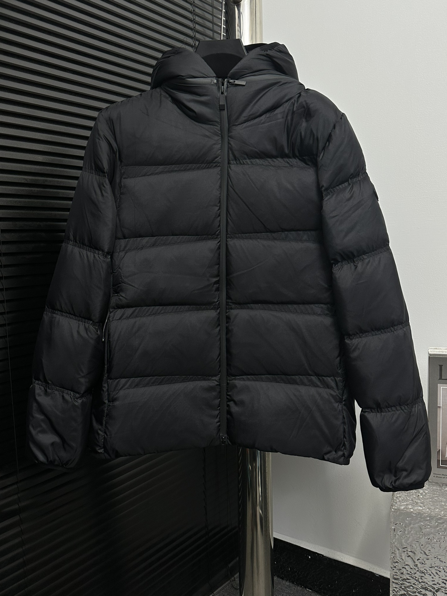 Capucha desmontable 【Moncler Risler】蒙口 chaqueta de plumón corta con cremallera, extremadamente ligera y abrigada. La ch…