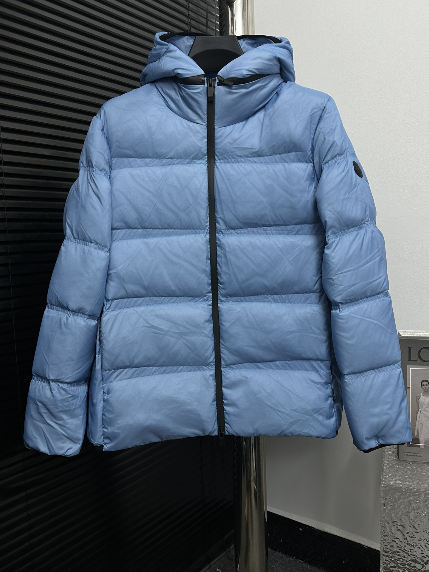 ￼ Capucha desmontable 【Moncler Risler】蒙口 chaqueta de plumón corta con cremallera, extremadamente ligera y abrigada. La …