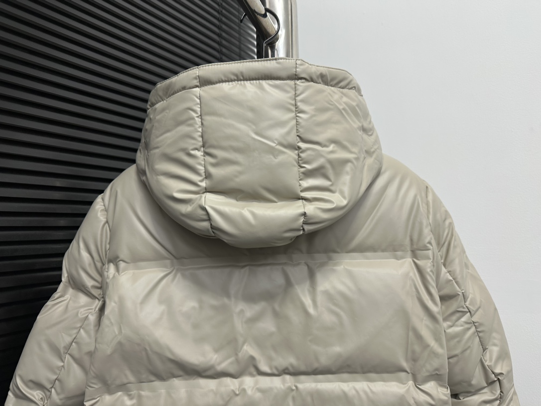 PRADA】 普拉达2024冬季时尚休闲连帽羽绒服外套 6