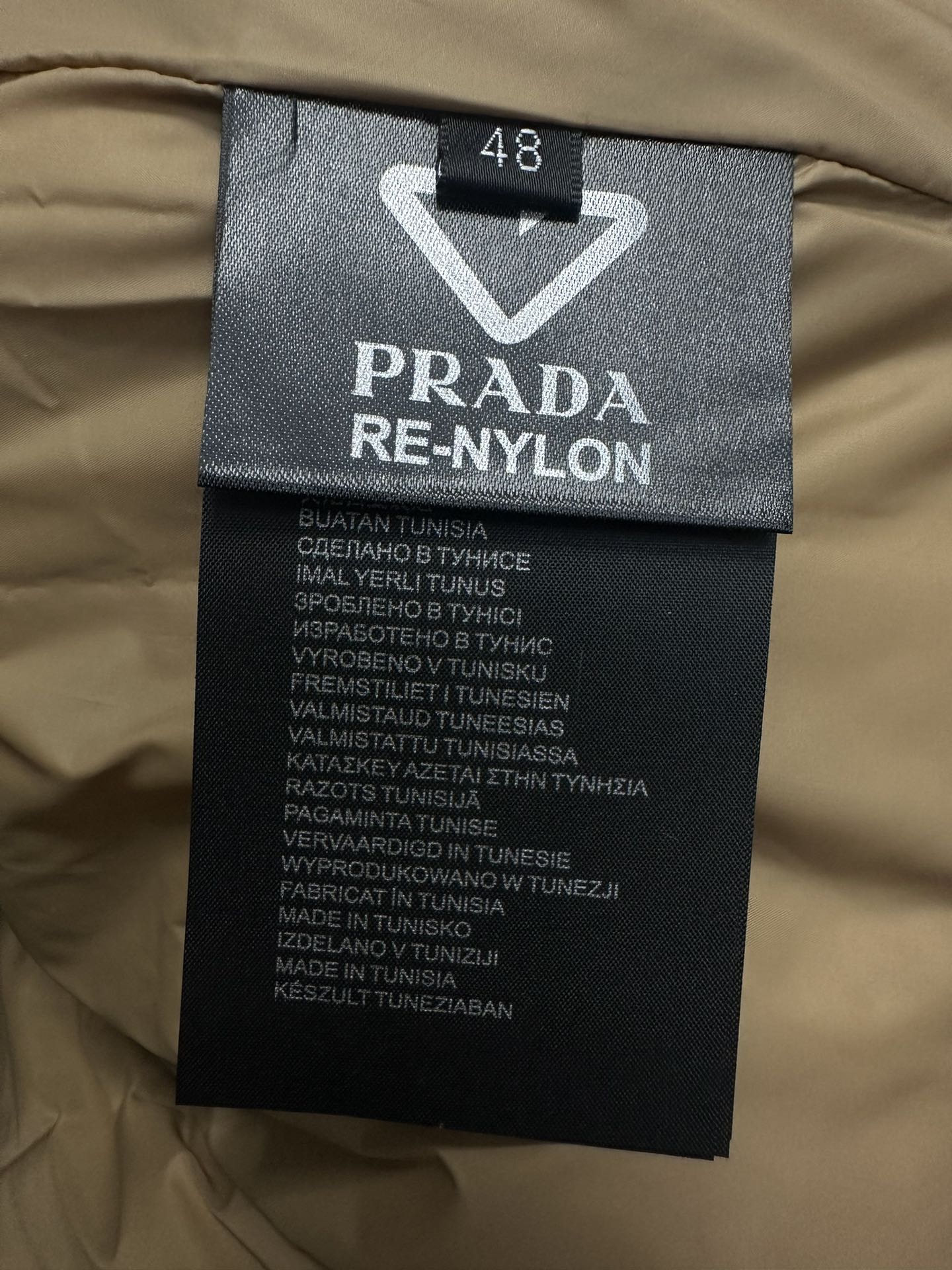 PRADA】 普拉达2024冬季时尚休闲连帽羽绒服外套 9